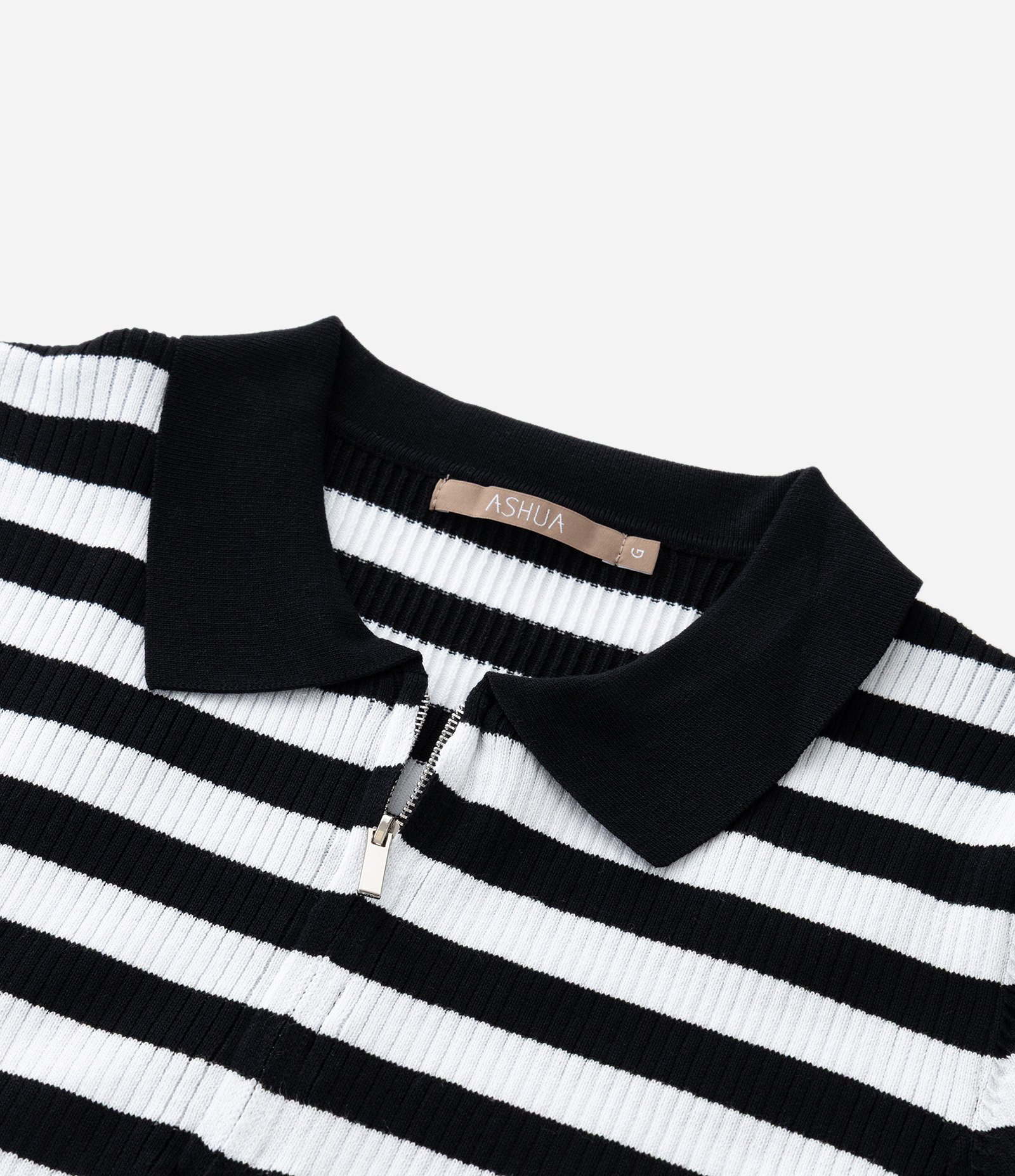 Blusa em Tricô com Listras e Gola Polo Curve & Plus Size Preto/Branco 4