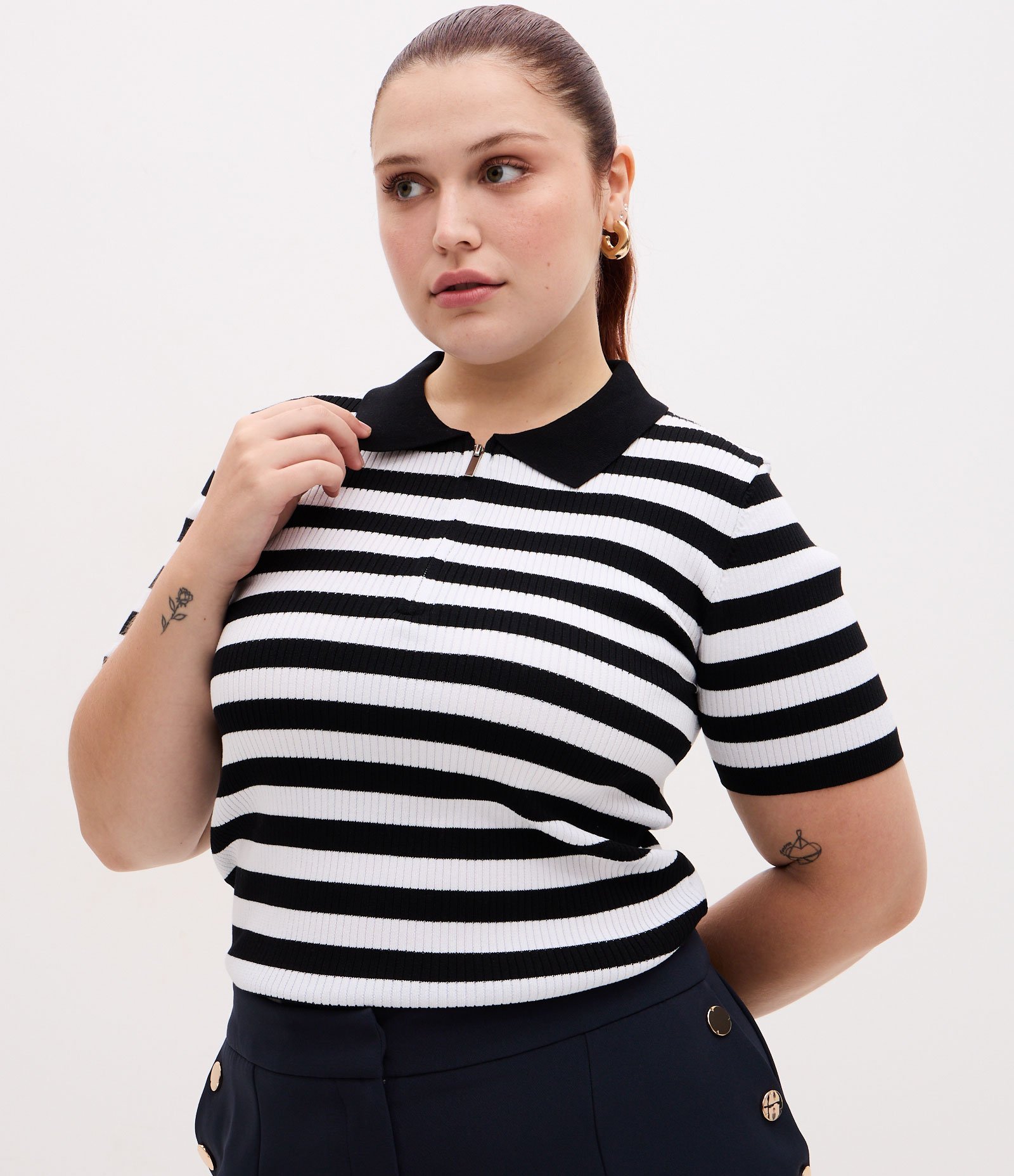 Blusa em Tricô com Listras e Gola Polo Curve & Plus Size Preto/Branco 1