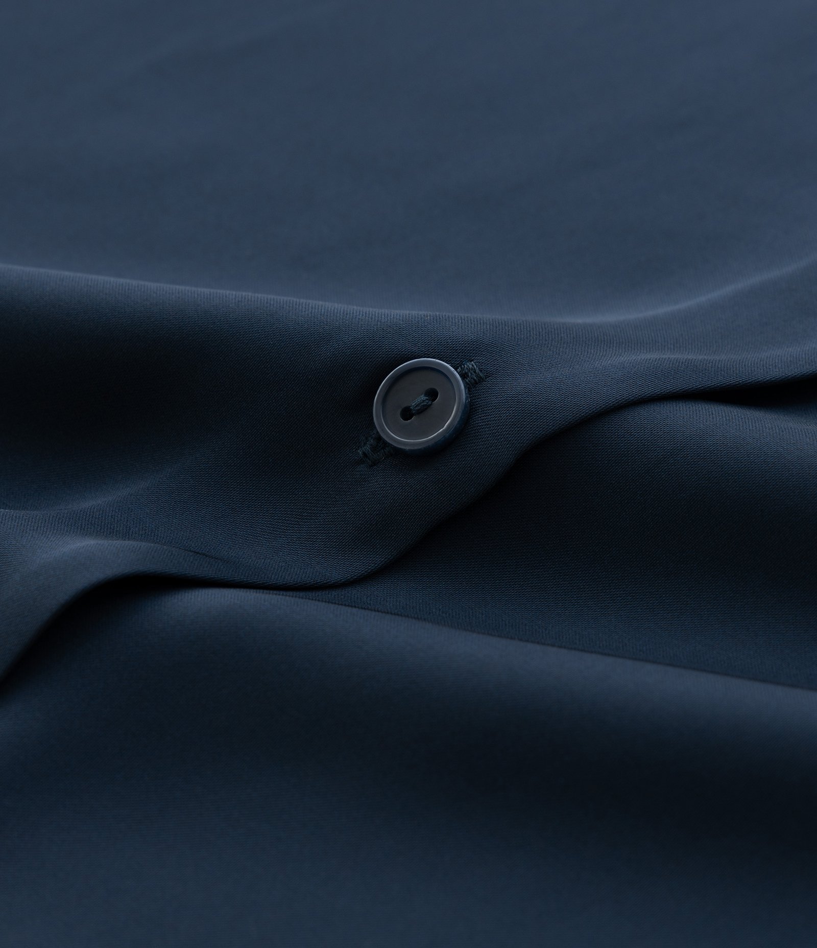 Camisa Regular em Cetim com Vista de Botões Azul Marinho 3