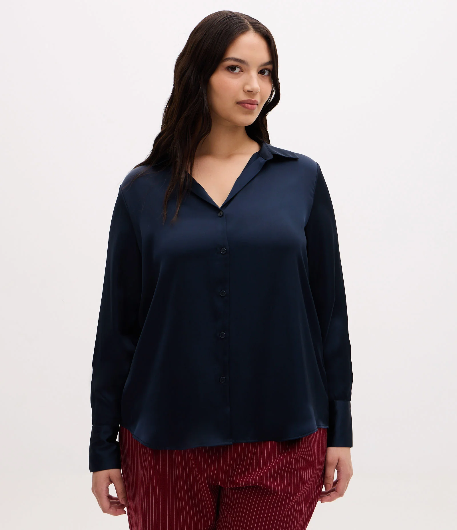 Camisa Regular em Cetim com Vista de Botões Azul Marinho 1