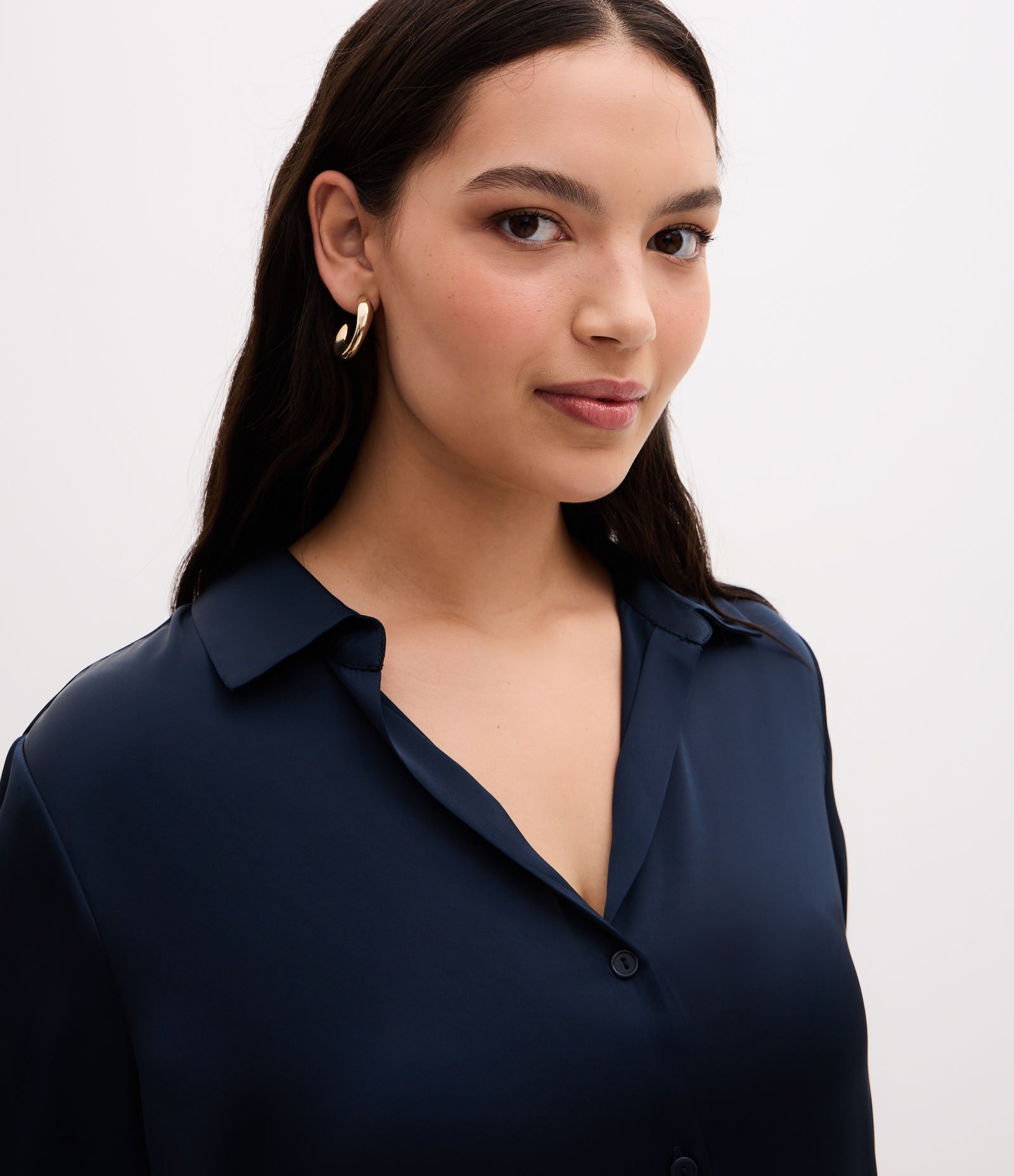 Camisa Regular em Cetim com Vista de Botões Azul Marinho 3