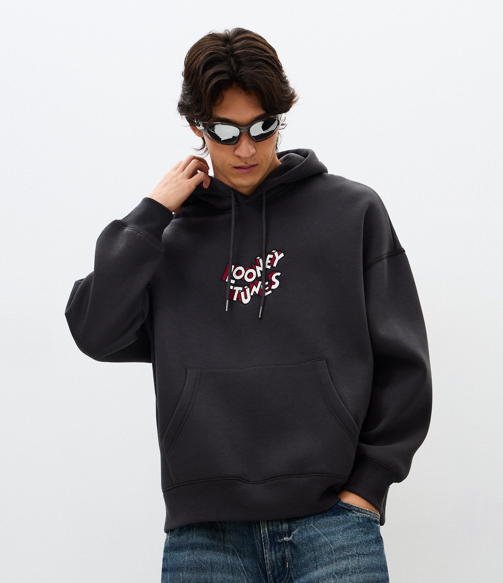 Blusão Masculino Moletom Looney Tunes Pernalonga com Capuz Cinza 4