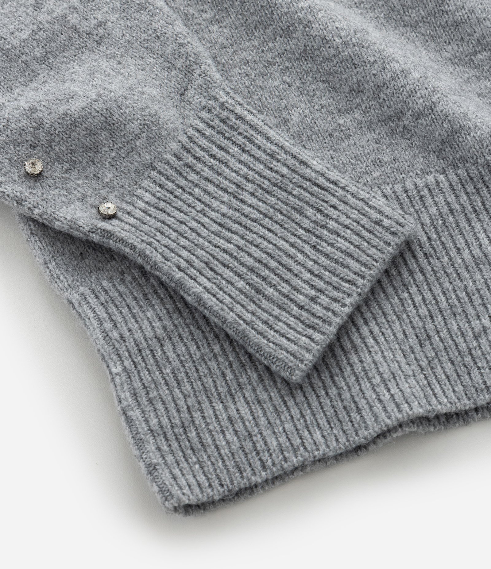 Suéter Amplo em Tricô com Brilhos na Manga Curve & Plus Size Cinza 4