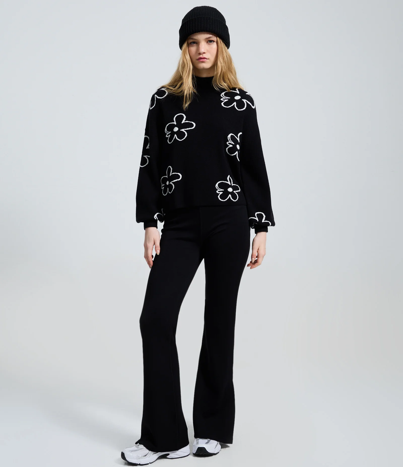 Blusa Manga Longa com Estampa Floral de Margaridas Preto 2