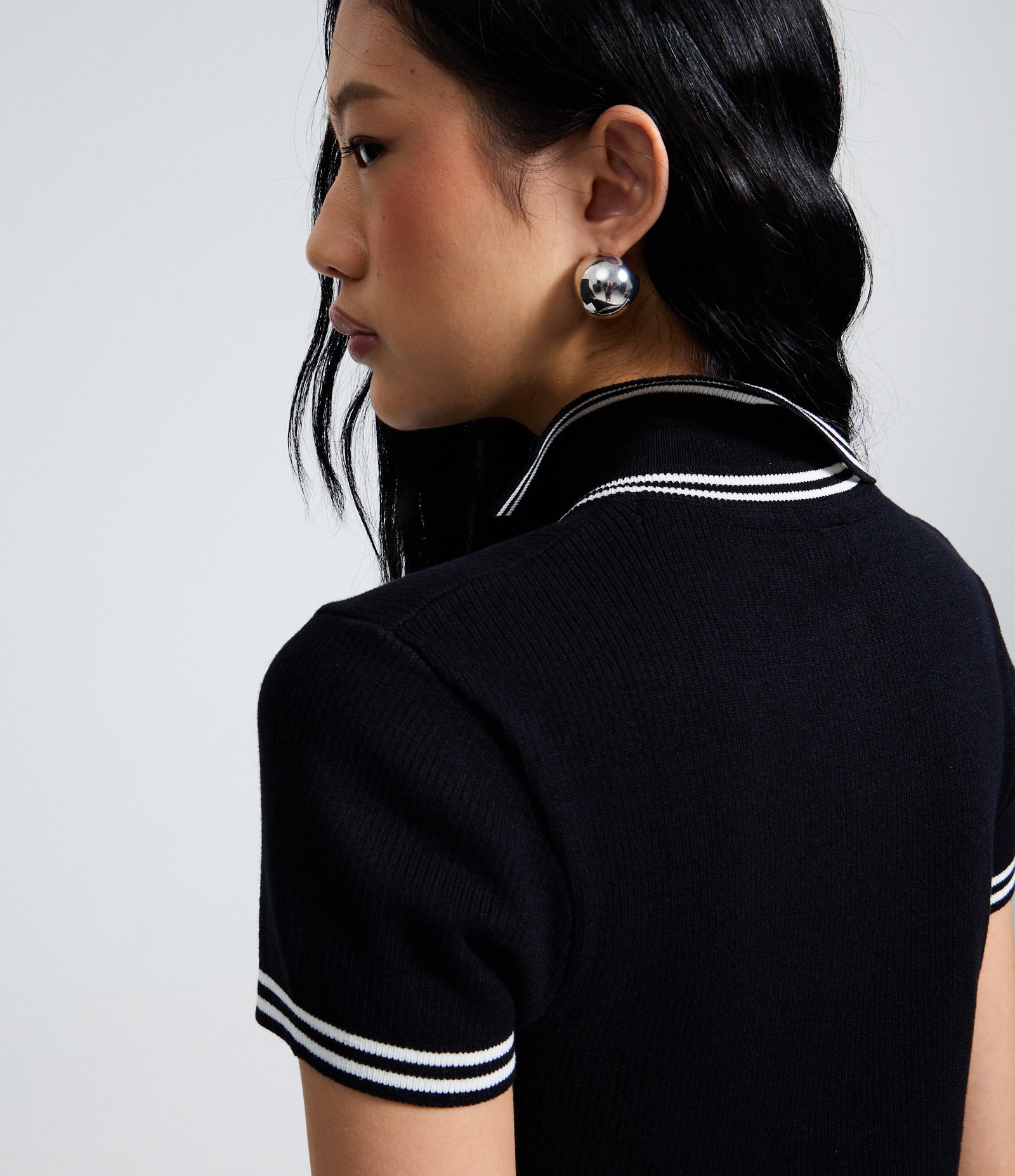 Blusa Gola Polo em Tricô Texturizado com Viés Contrastante Preto 4