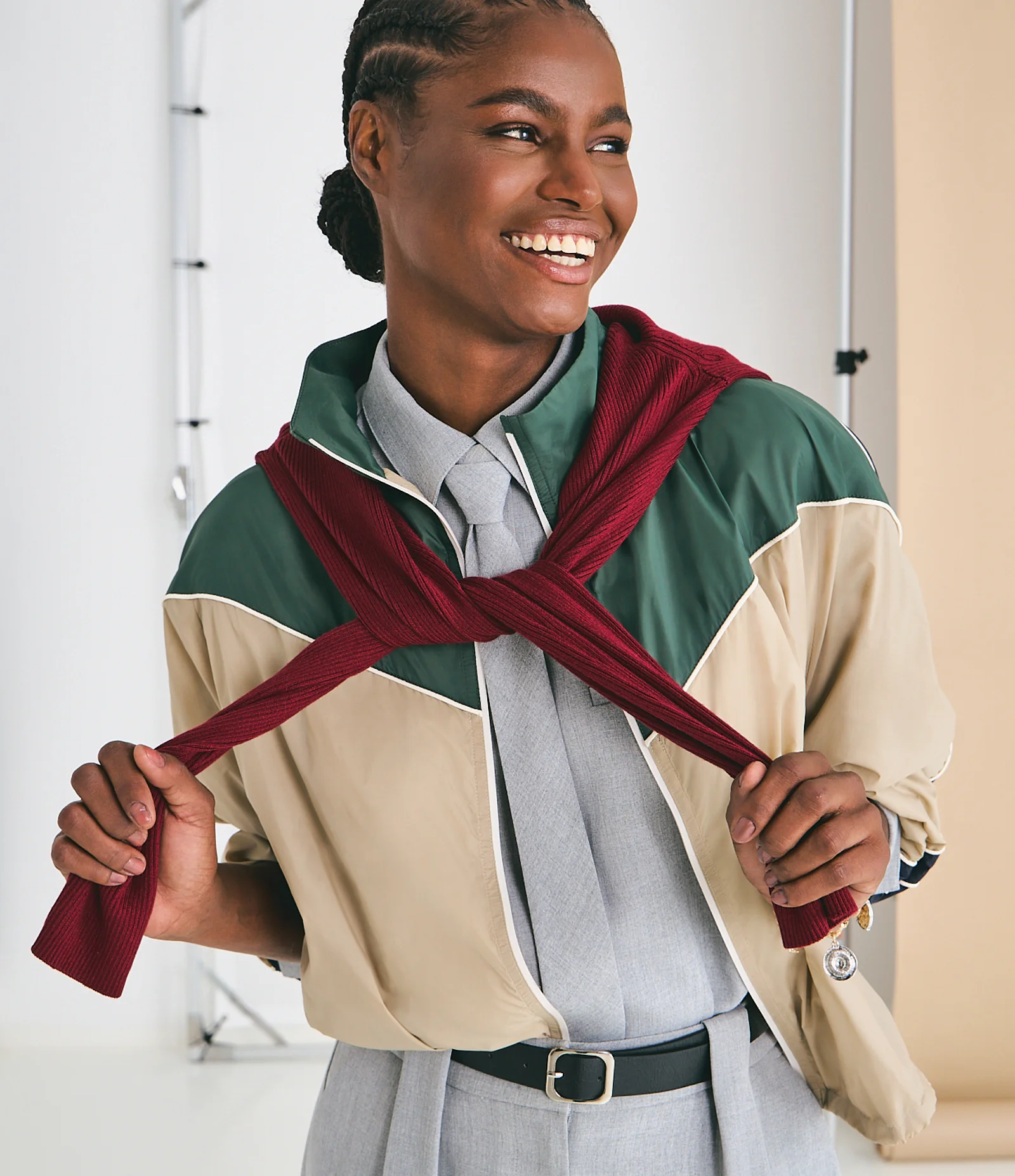 Jaqueta Corta Vento Tricolor com Gola Alta Multicores 2