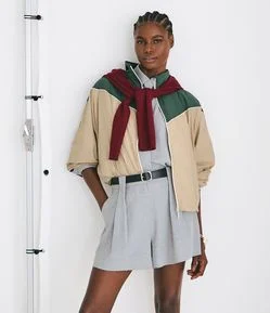 Jaqueta Corta Vento Tricolor com Gola Alta