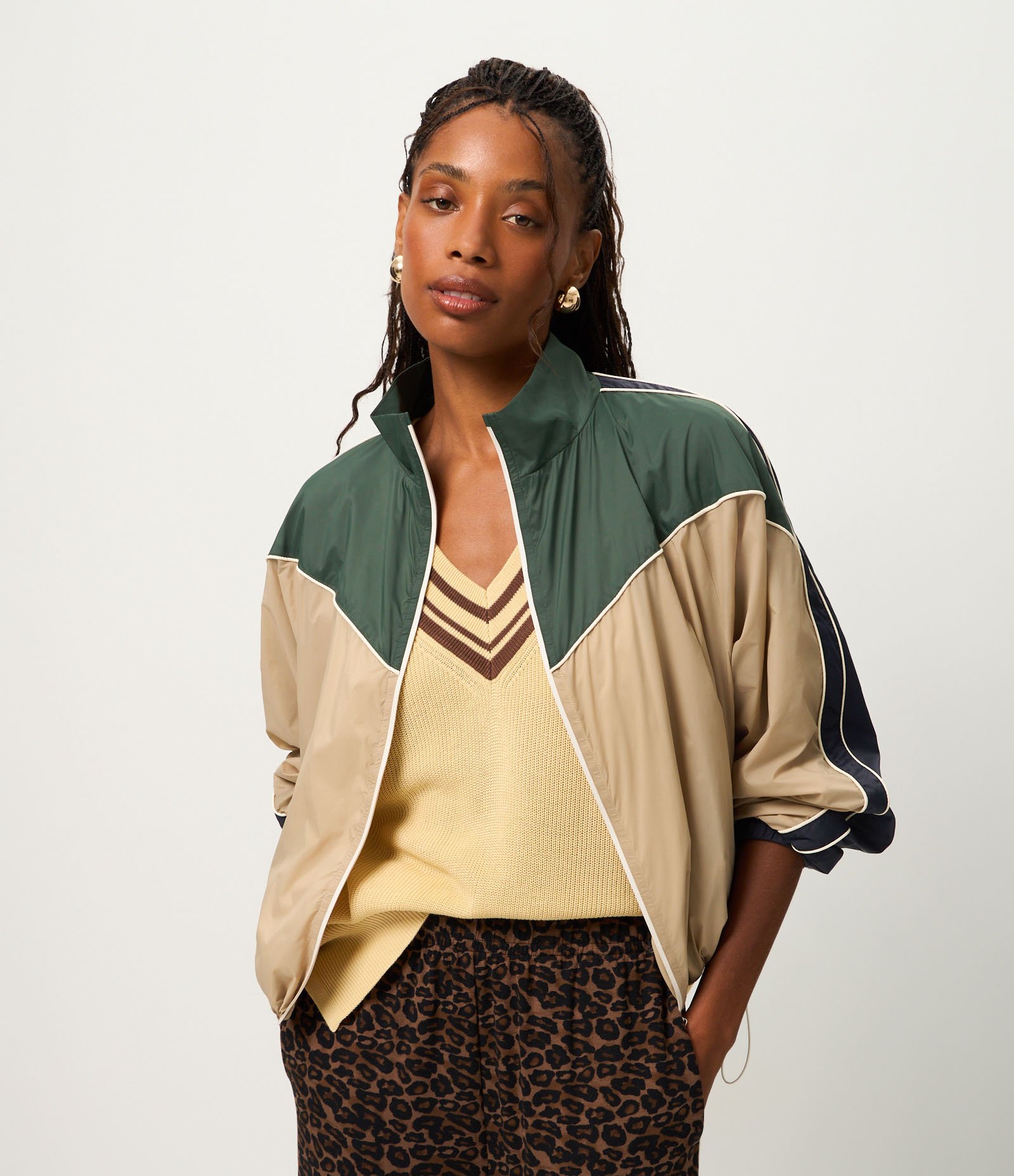 Jaqueta Corta Vento Tricolor com Gola Alta Multicores 3