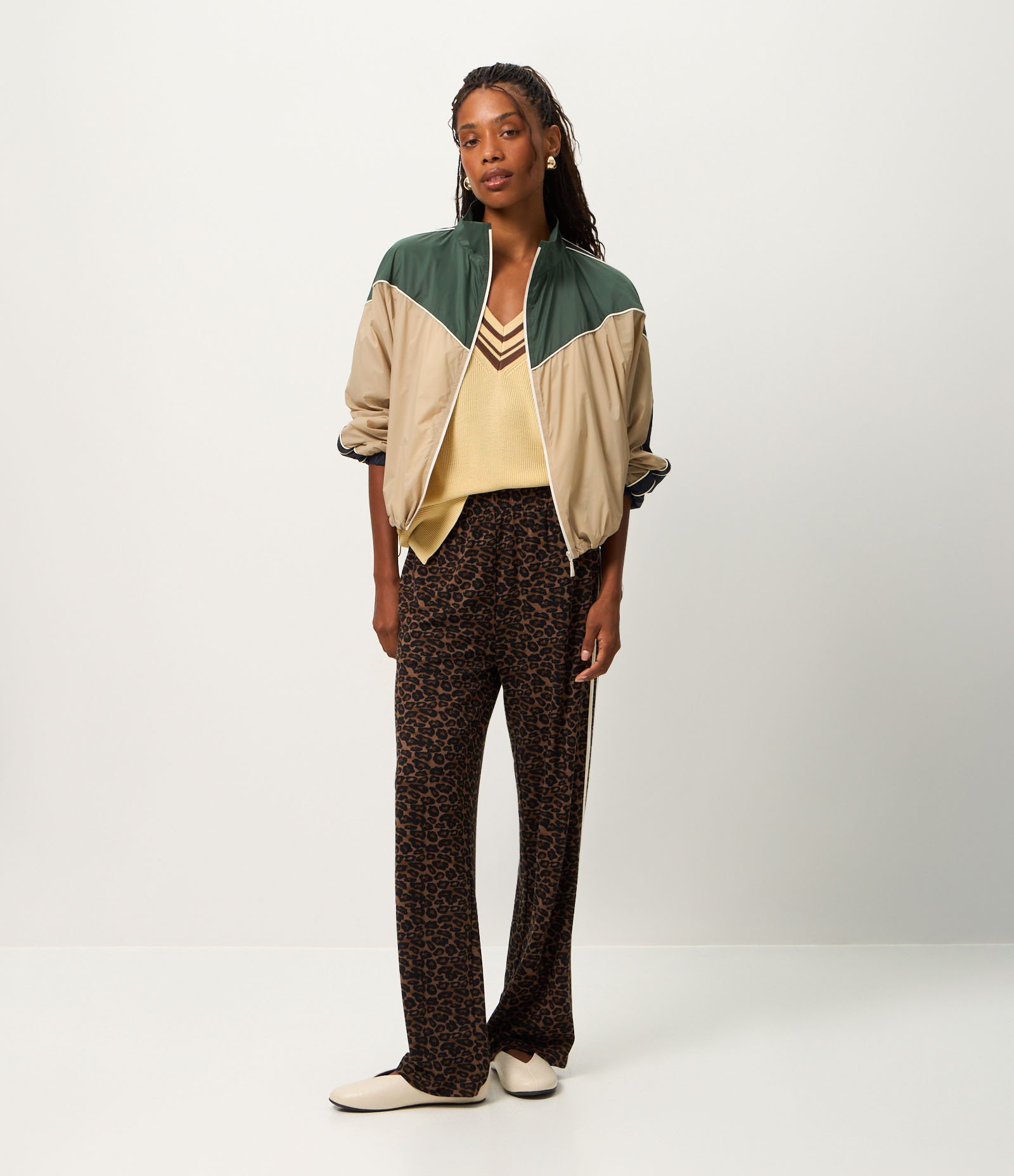 Jaqueta Corta Vento Tricolor com Gola Alta Multicores 4