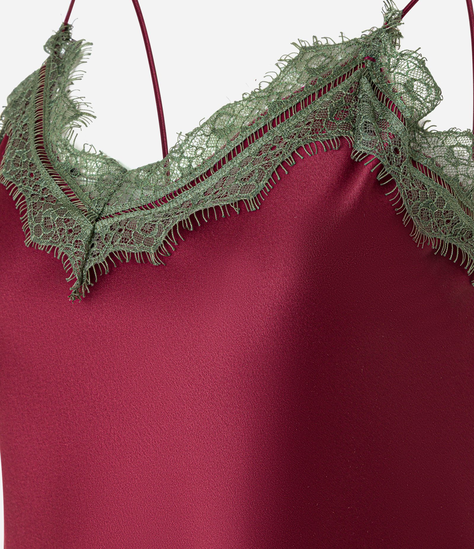 Blusa em Cetim com Alça Fina e Renda Contrastante no Decote Vermelho 5