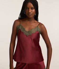 Blusa em Cetim com Alça Fina e Renda Contrastante no Decote