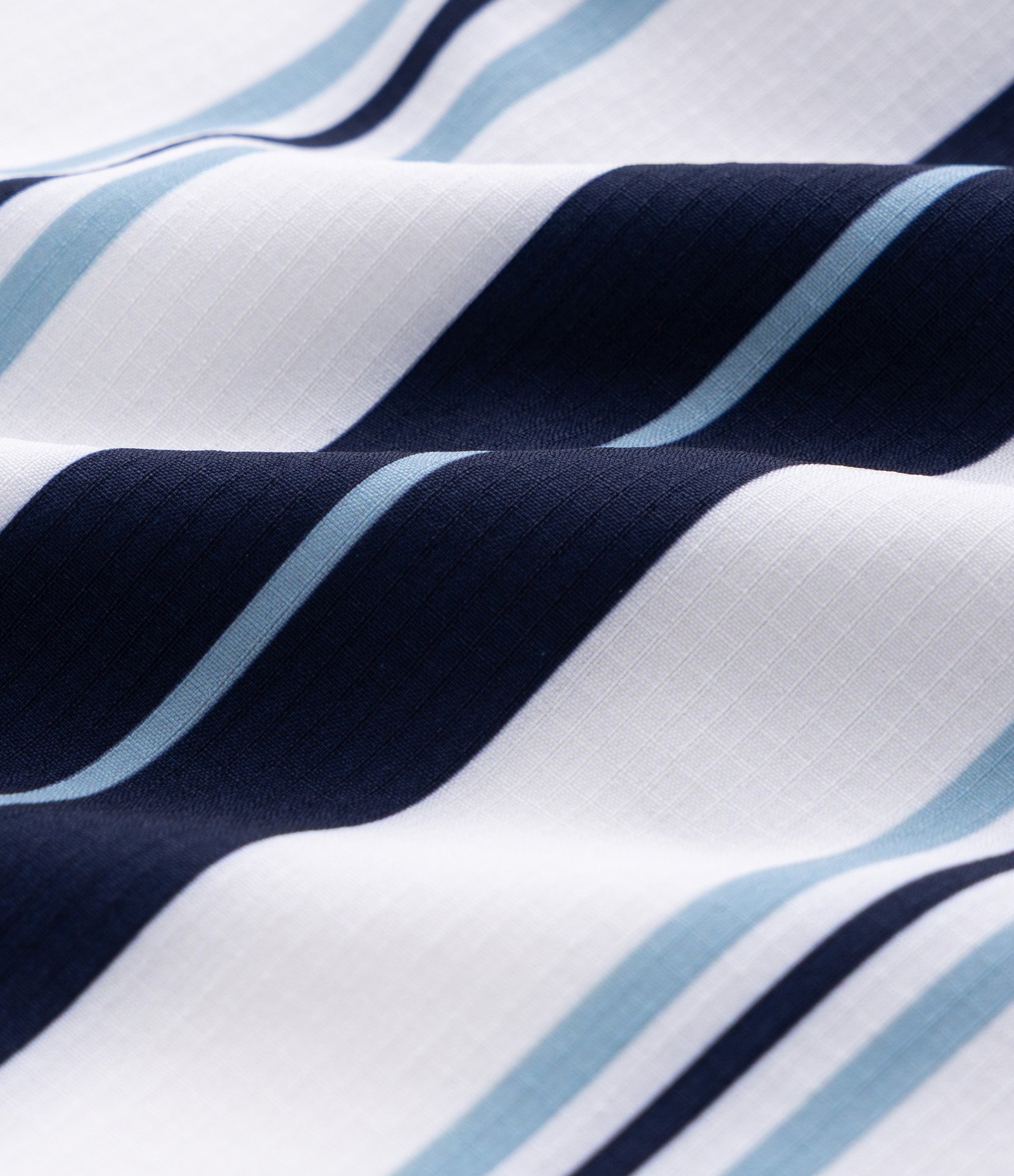 Bermuda em Microfibra Leve com Listras Branco/Azul 7