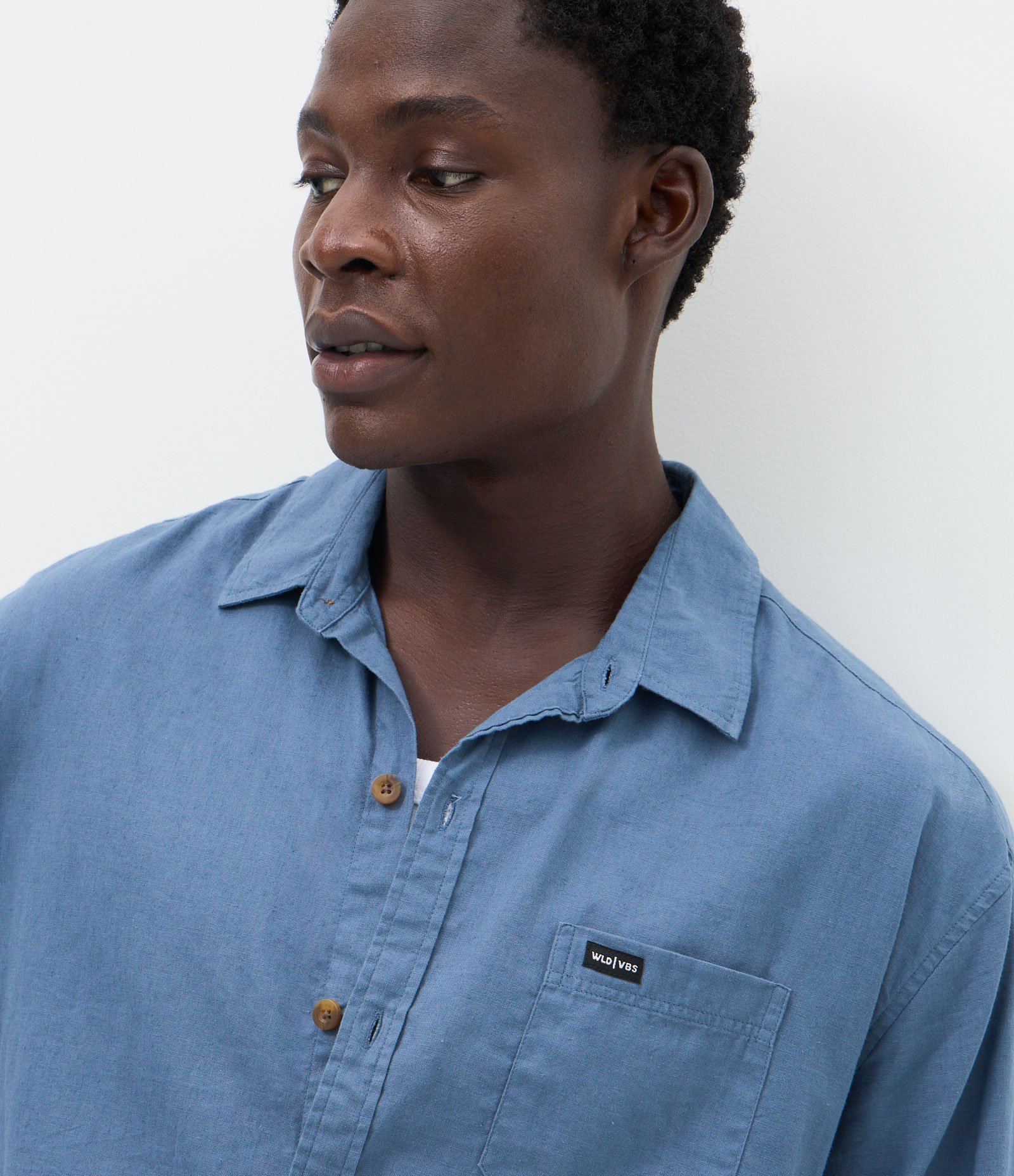 Camisa Relaxed em Cânhamo com Bolso Azul 3