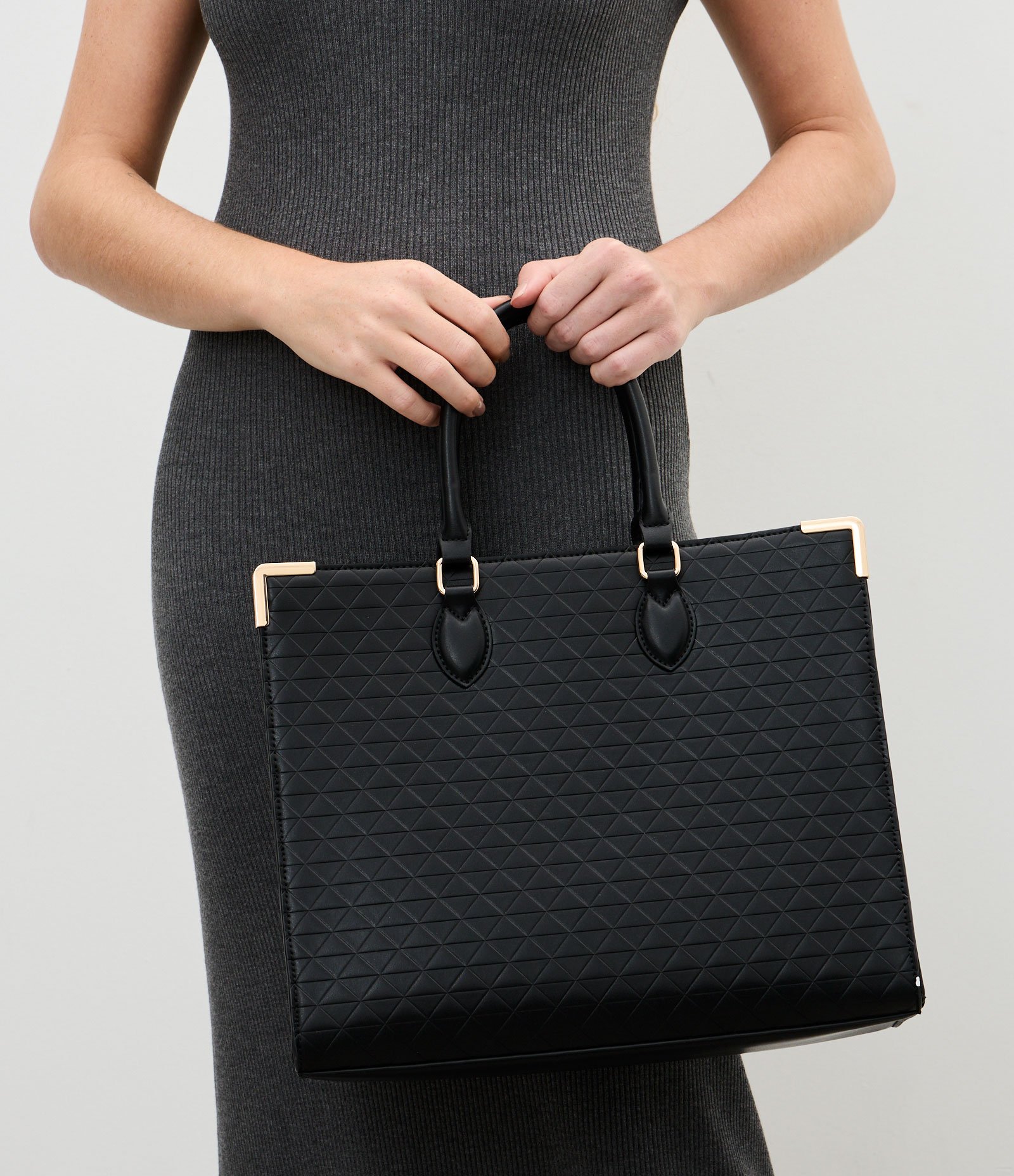 Bolsa Satchel Média em PU com Detalhes Metalizados Preto 7