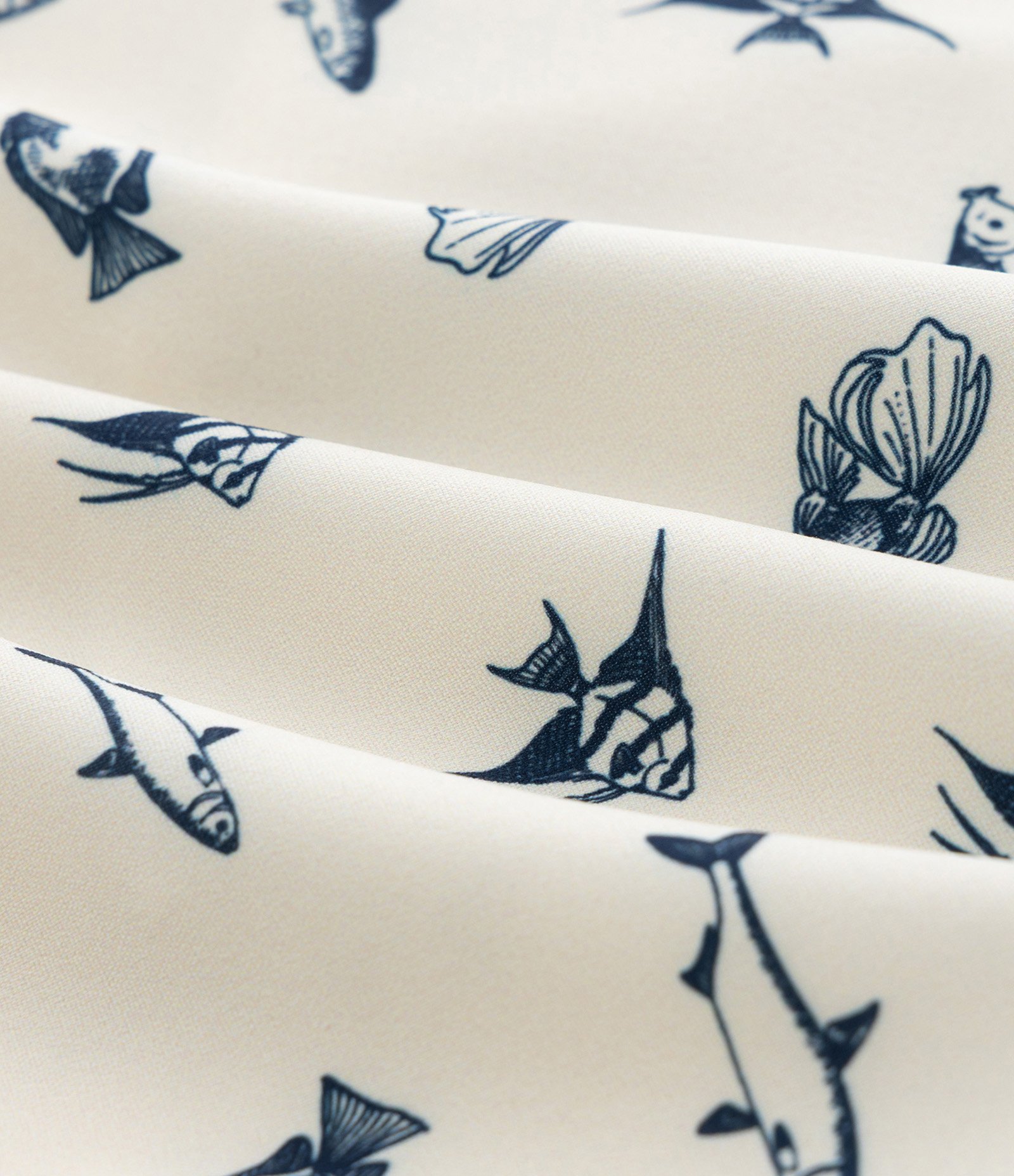 Bermuda de Praia em Microfibra com Estampa de Peixes Bege 3