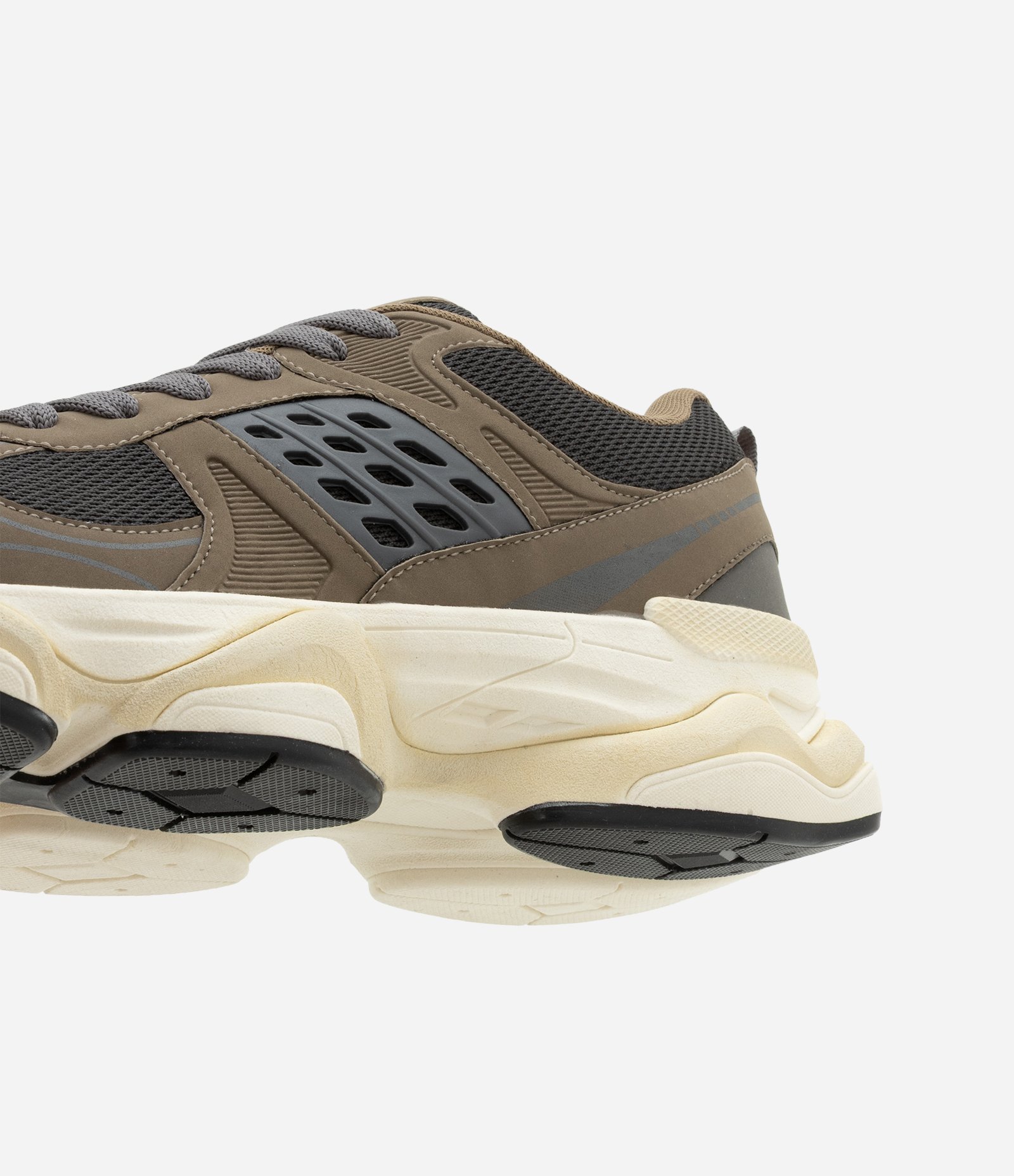 Tênis Dad Sneaker em PU com Recortes e Solado Alto Cinza 3