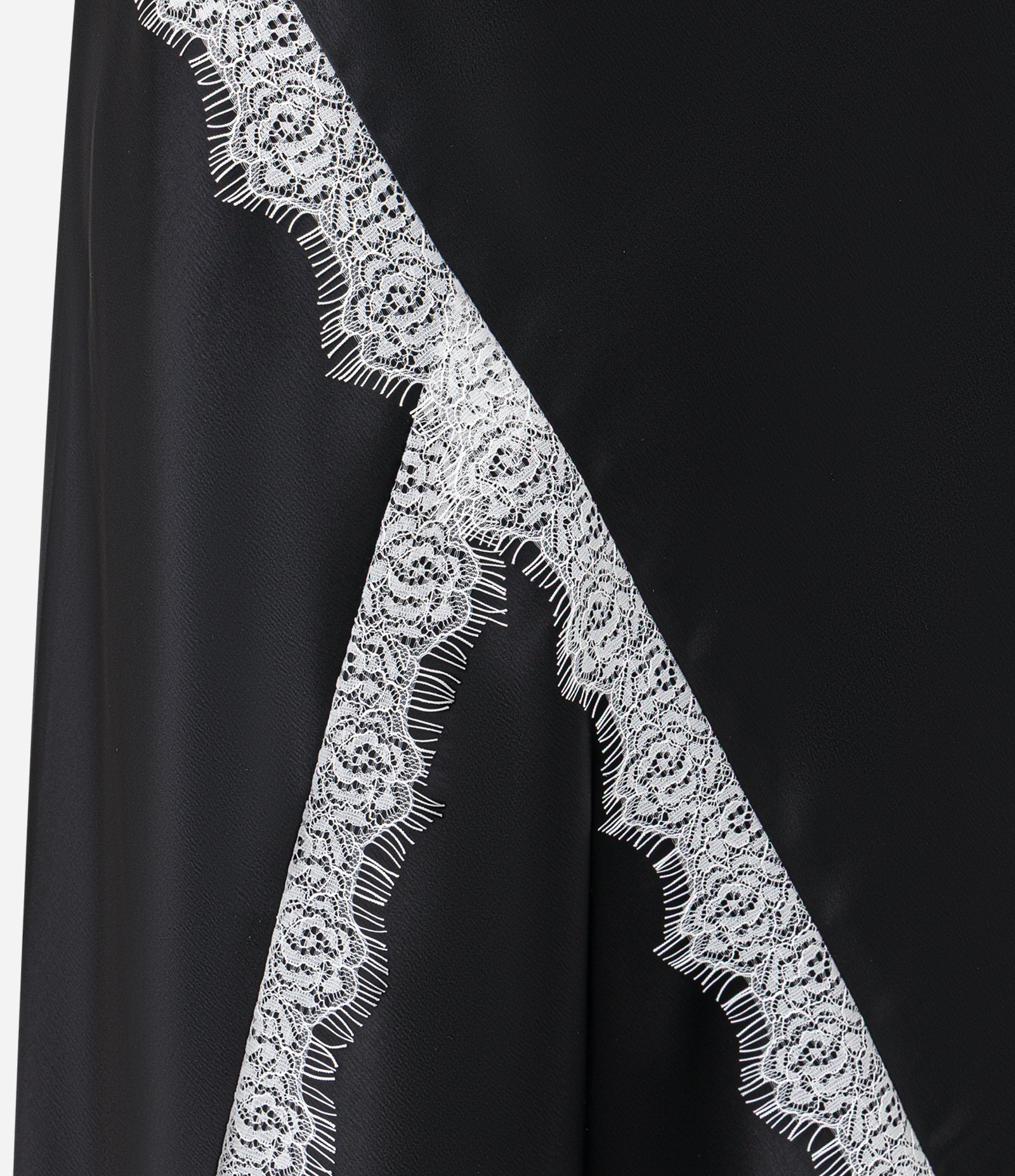 Saia Long Midi em Cetim com Detalhes em Renda Preto 6