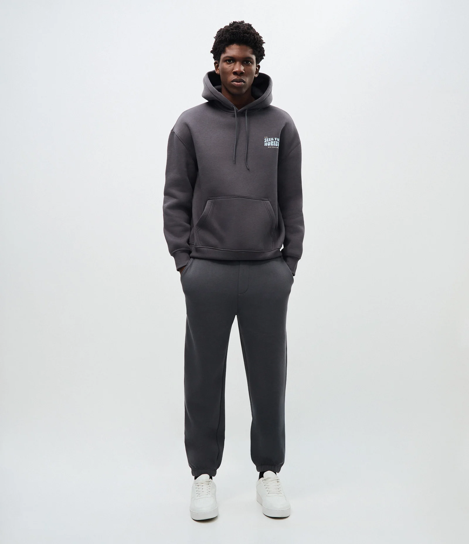 Calça Jogger em Moletom com Felpa e Punho Ajustado Cinza Chumbo 1