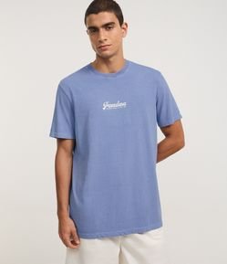 Camiseta Comfort em Algodão com Estampa Lettering Pasadena Estonada