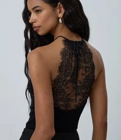 Blusa Alça fina com Decote Halter e Renda nas Costas