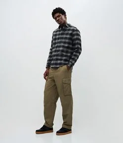 Calça Cargo Super Baggy com Ajuste na Barra
