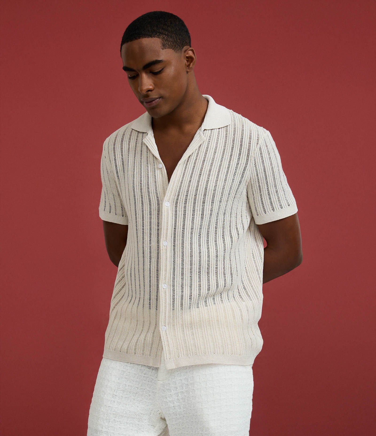 Camisa Regular com Textura Retilínea Bege 4