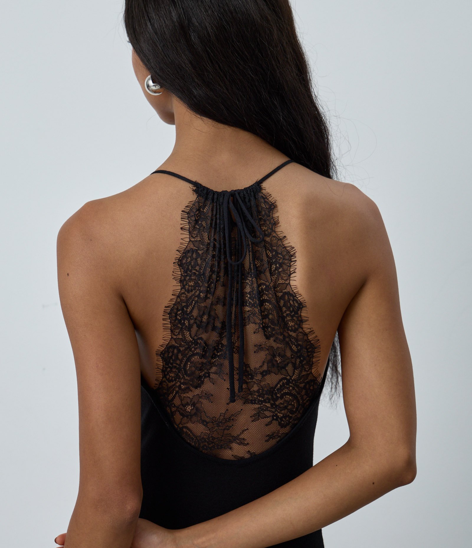 Vestido Midi em Tricô com Decote V e Renda nas Costas Preto 4