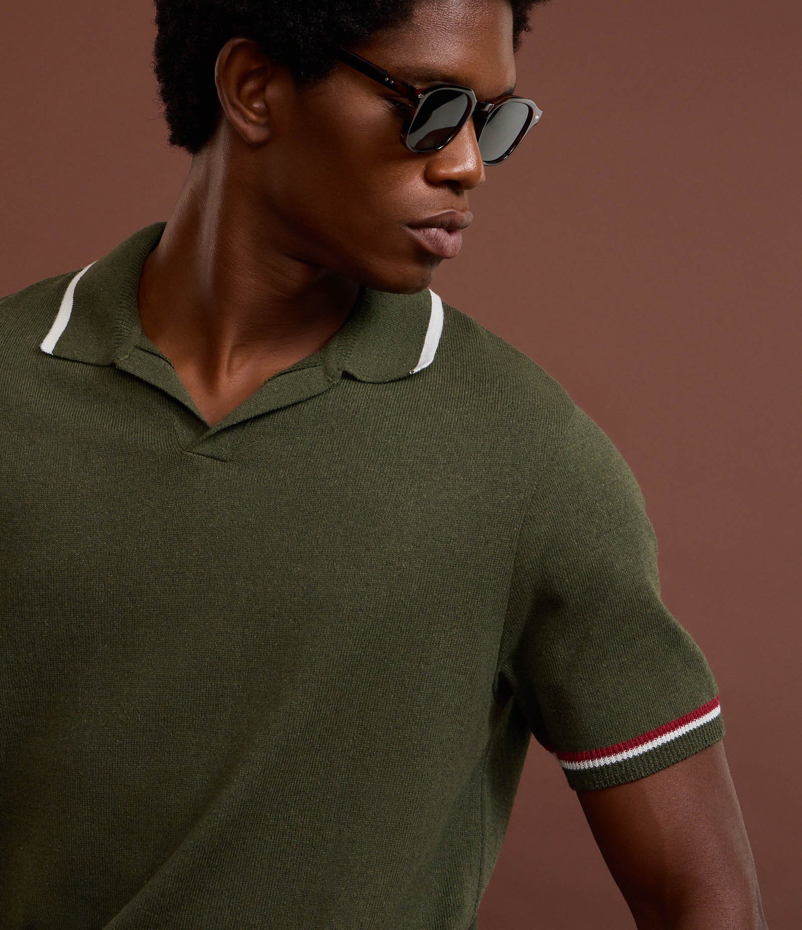Camisa Polo Comfort com Gola V e Detalhes Contrastantes Verde 3