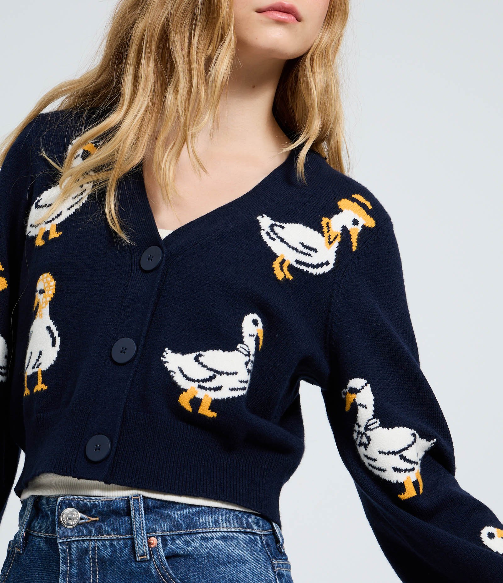 Cardigan Cropped em Tricô com Ícones de Patas Azul 3