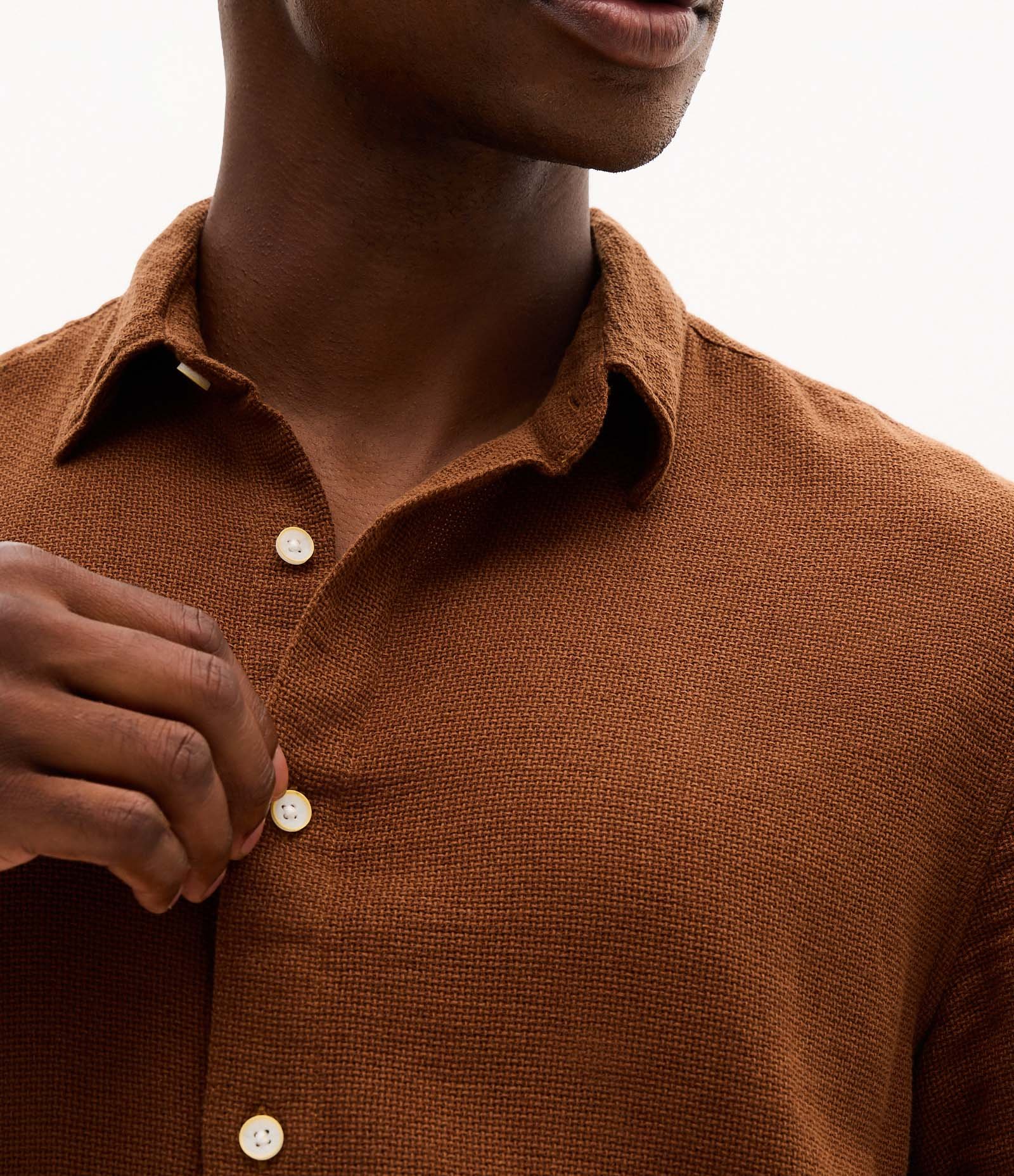 Camisa Comfort em Algodão com Textura Marrom 3