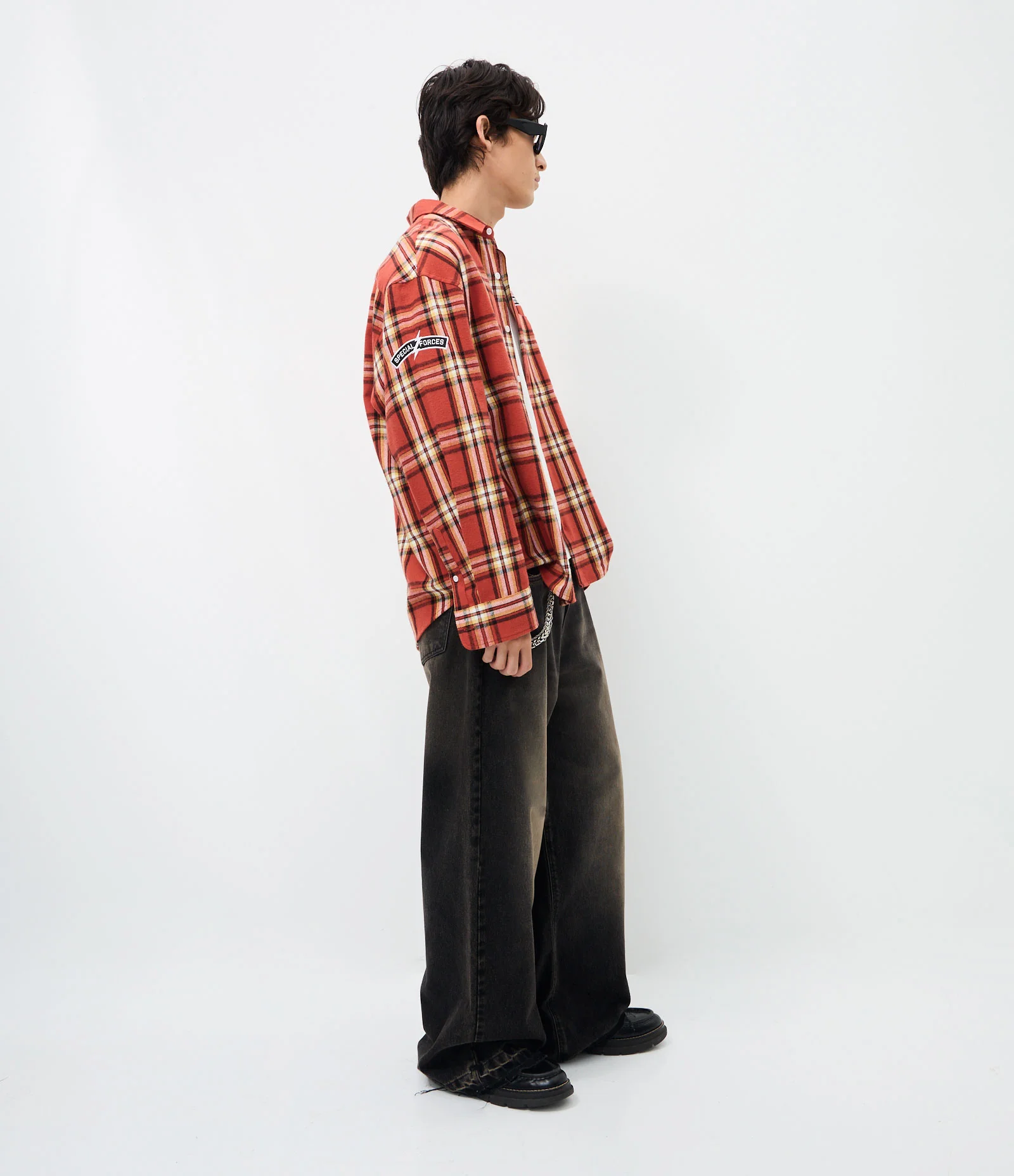 Camisa Oversized Manga Longa em Flanela Xadrez com Lettering Bordado Vermelho 2