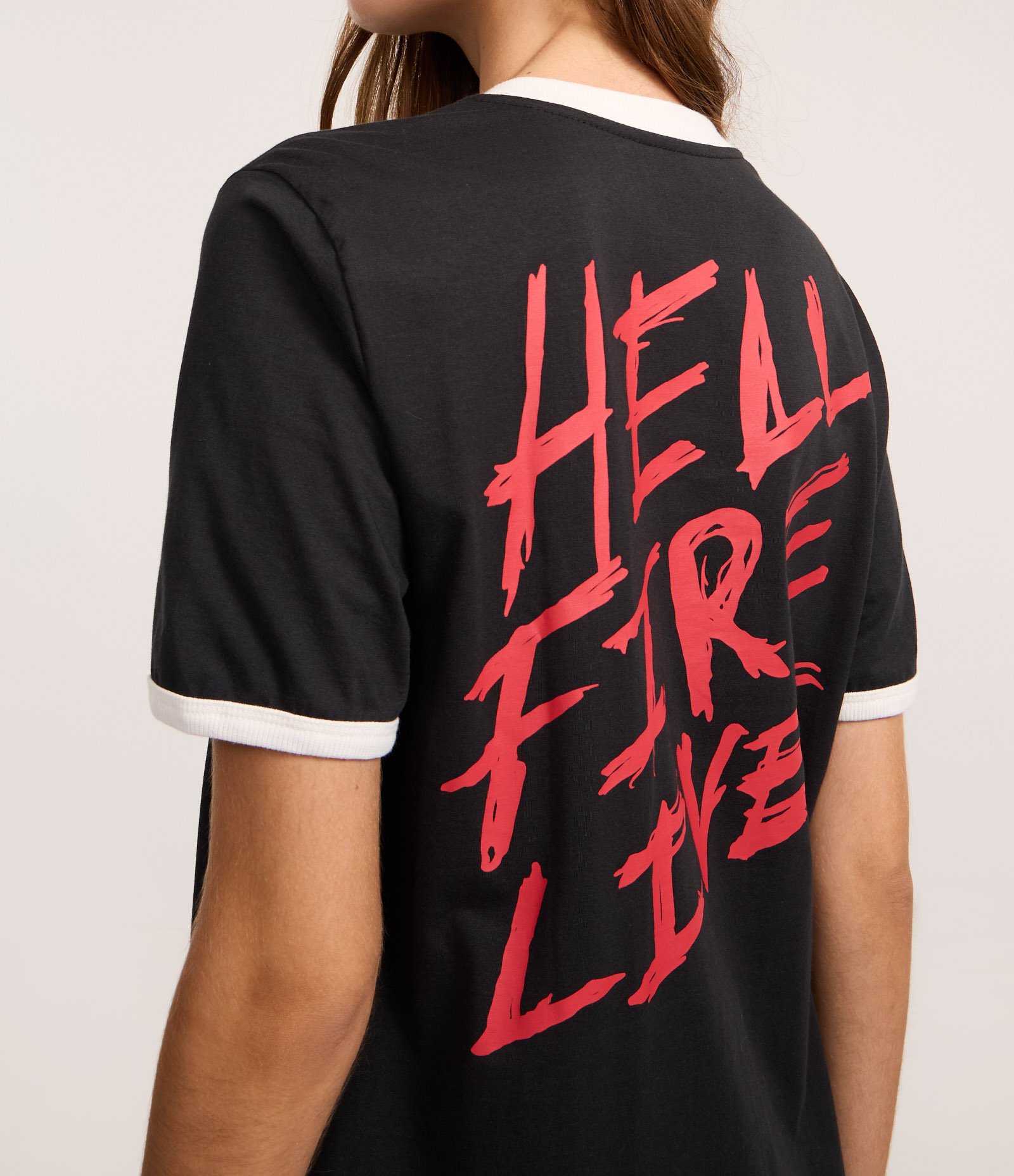 Camiseta T-shirt em Algodão com Estampa Hell Fire Club Preto 4
