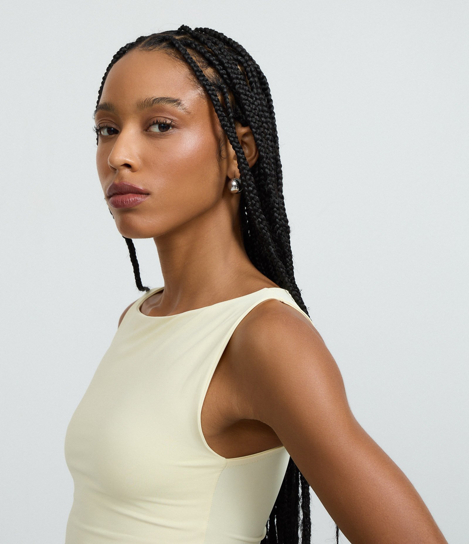 Blusa Sem Manga em Microfibra com Decote Canoa Amarelo 5