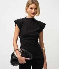 Blusa em Crepe com Ombreiras e Barra Assimétrica