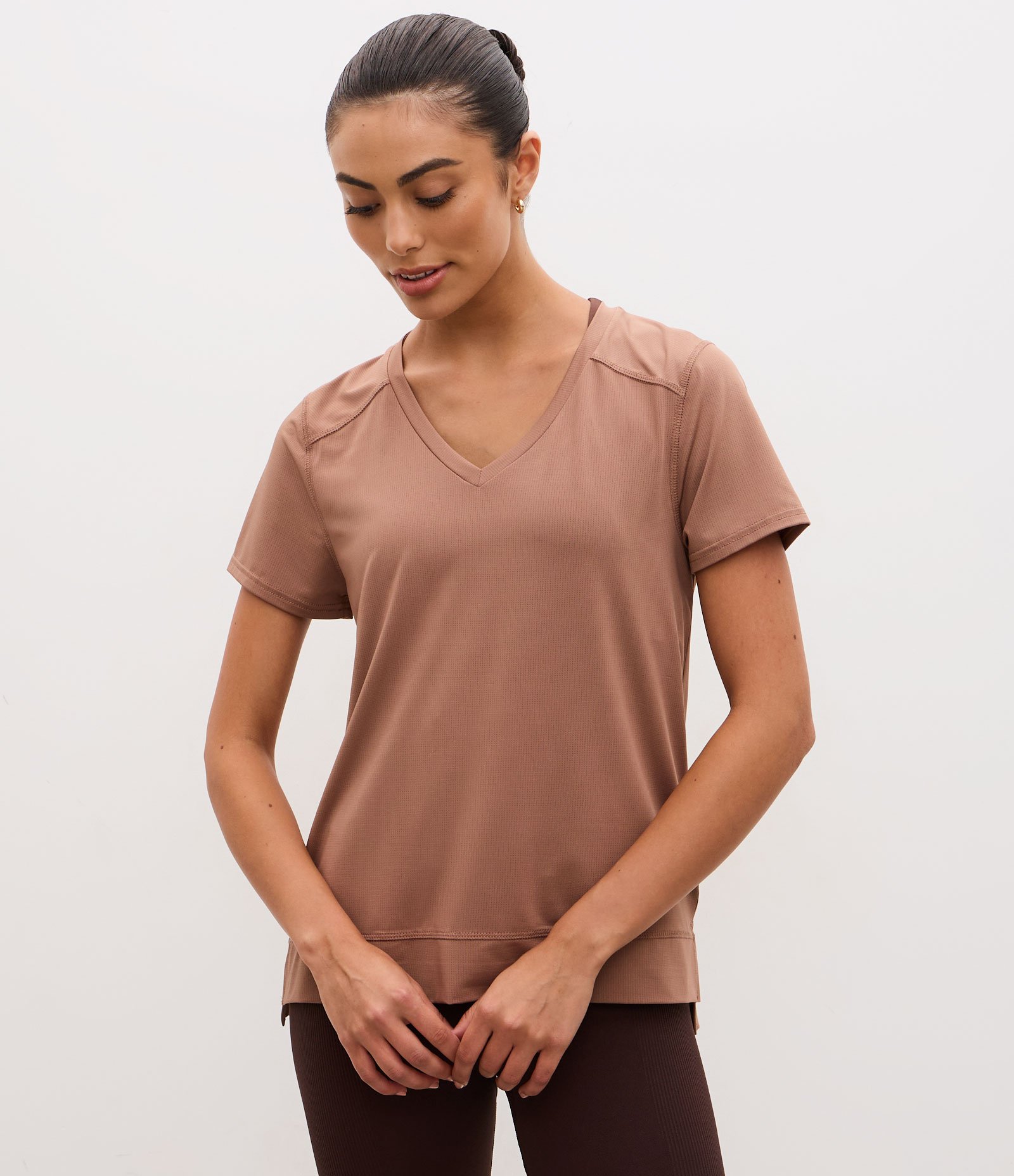 Camiseta Esportiva em Microfibra Furadinha com Barra Mullet Marrom Claro 1