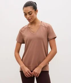 Camiseta Esportiva em Microfibra Furadinha com Barra Mullet