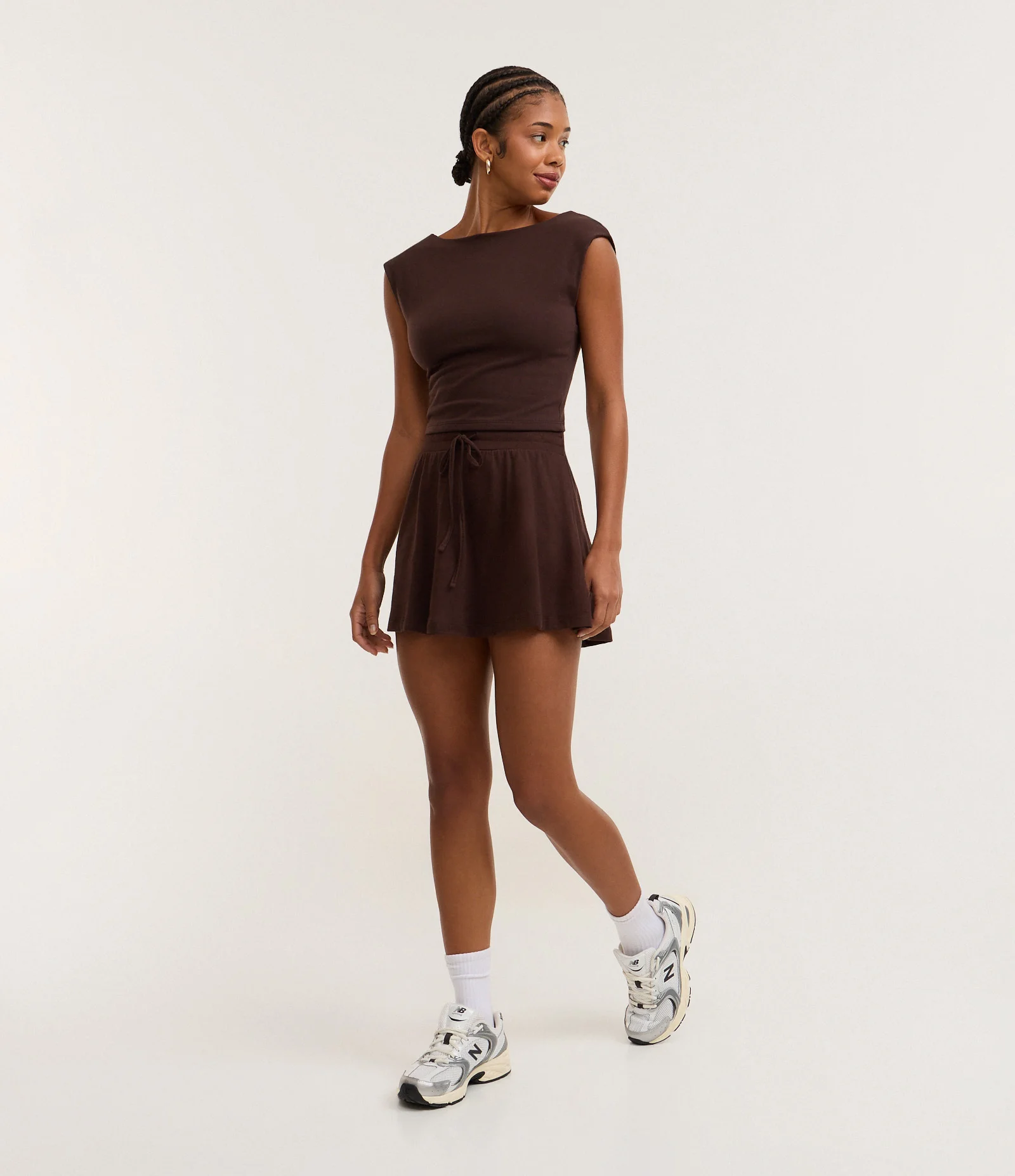 Blusa em Cotton com Decote Aberto nas Costas Marrom 2