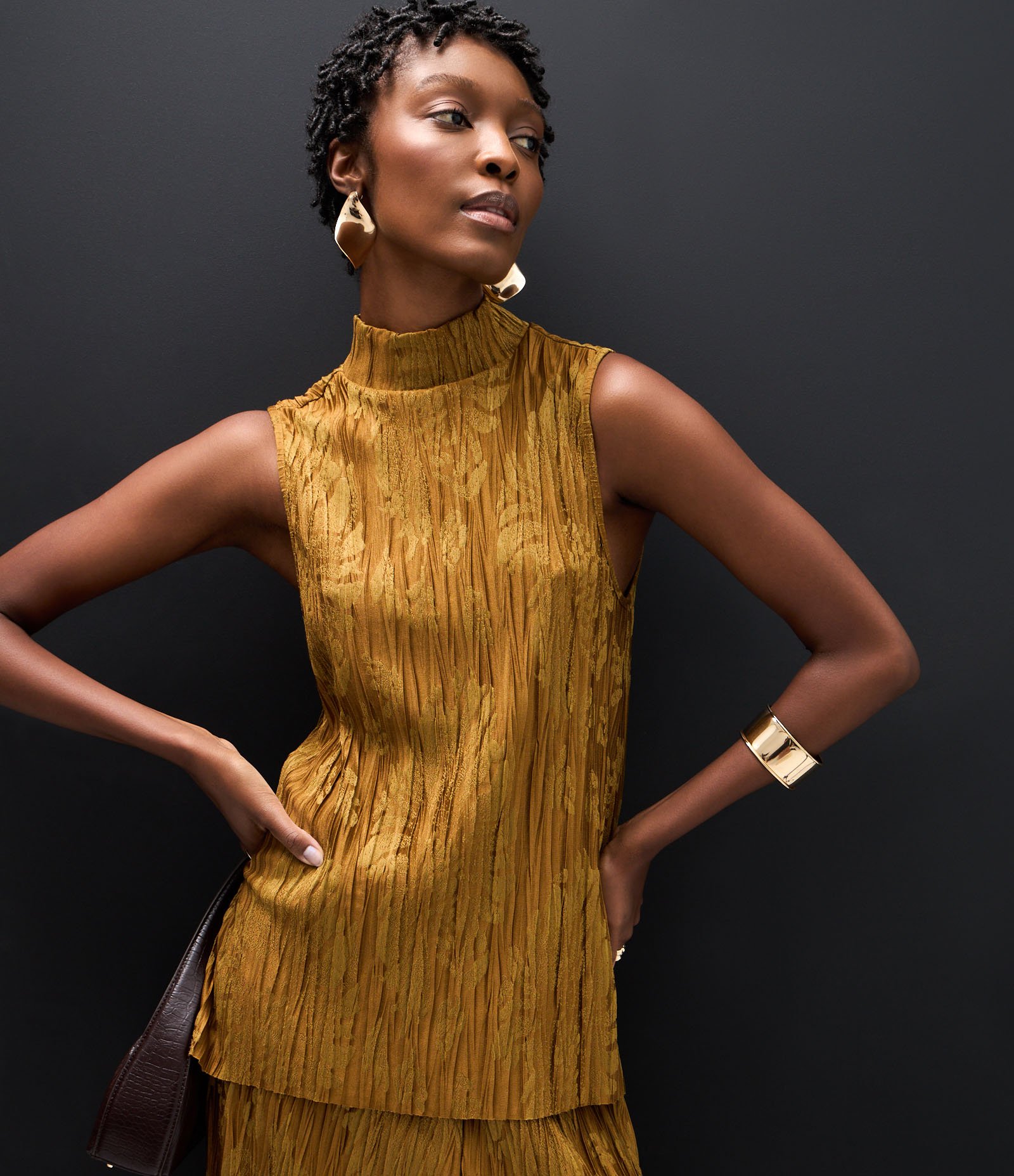 Blusa Alongada com Gola Alta e Textura Amassadinha Amarelo 4