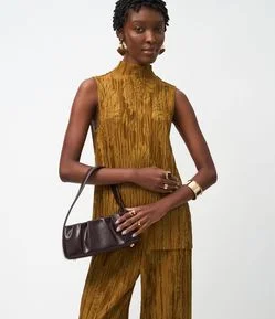 Blusa Alongada com Gola Alta e Textura Amassadinha