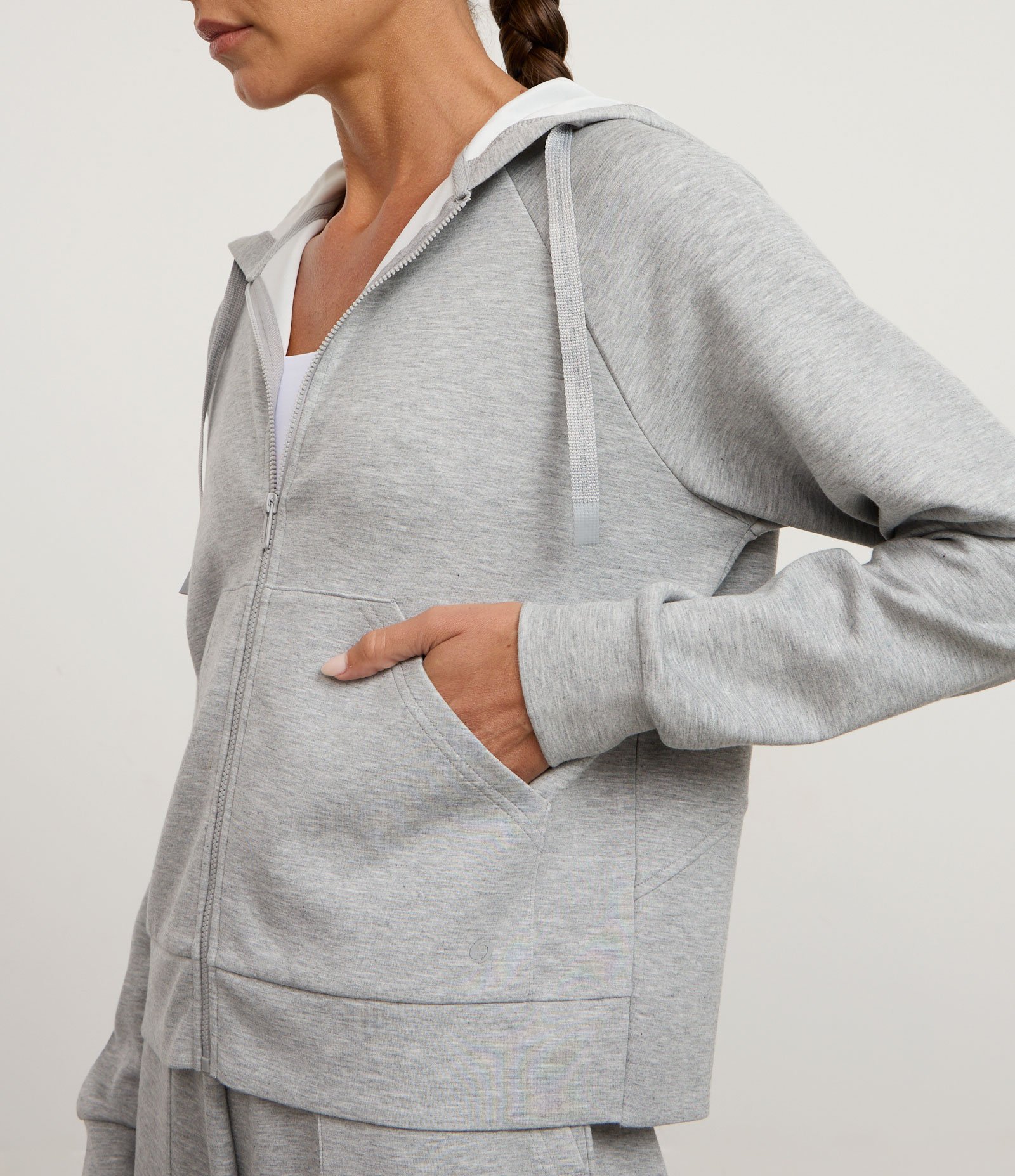 Jaqueta Esportiva com Modal e Bolso Canguru Cinza Mescla 3