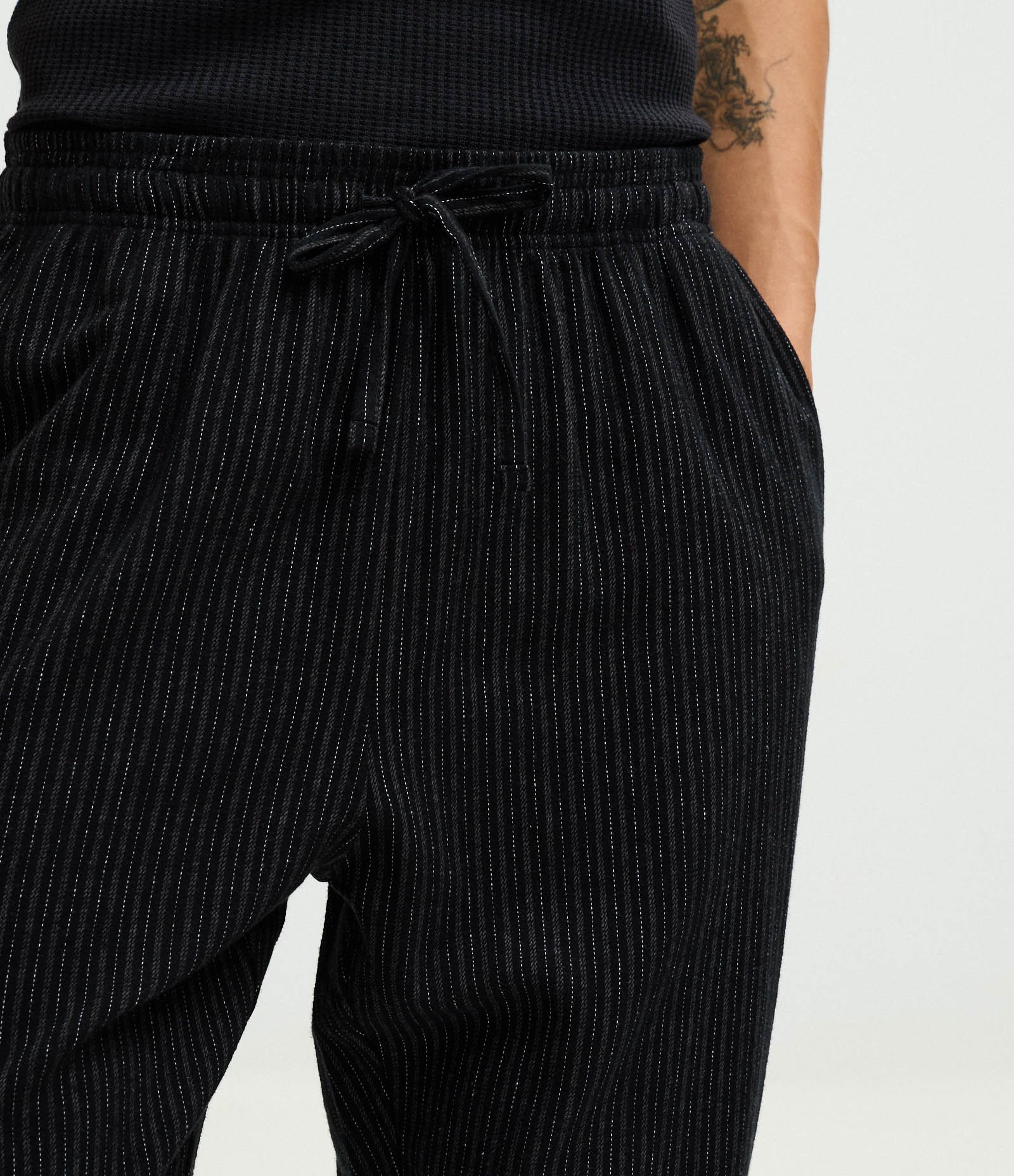 Calça de Pijama em Flanela Listrada com Cordão no Cós Preto 3