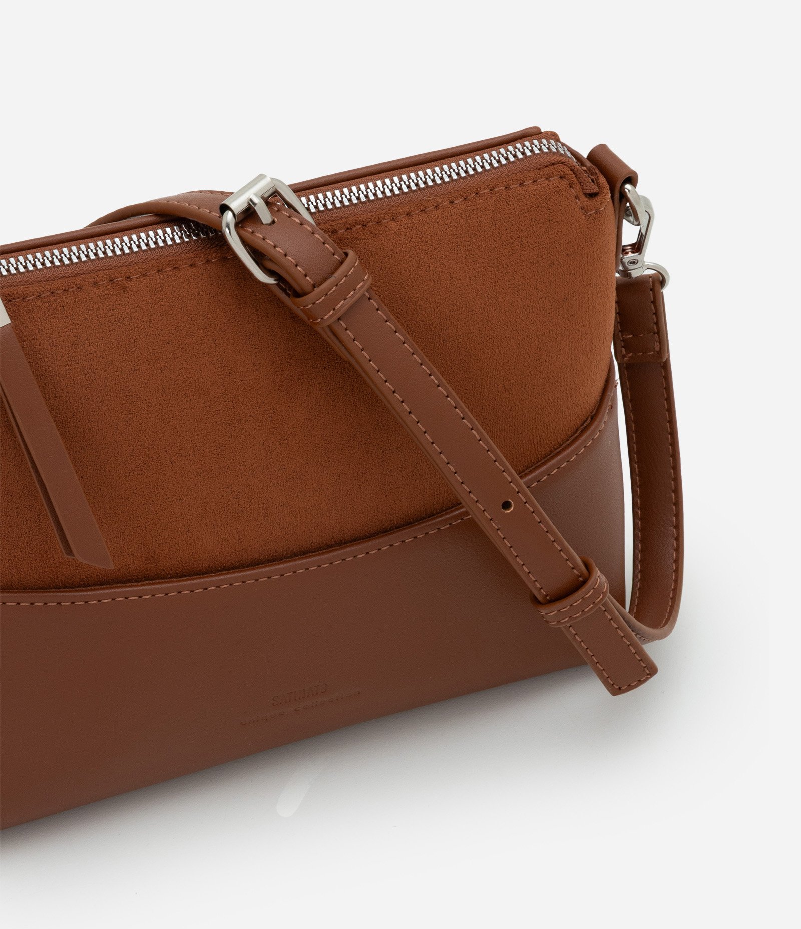 Bolsa de Ombro Pequena com Textura Aveludada Marrom 7