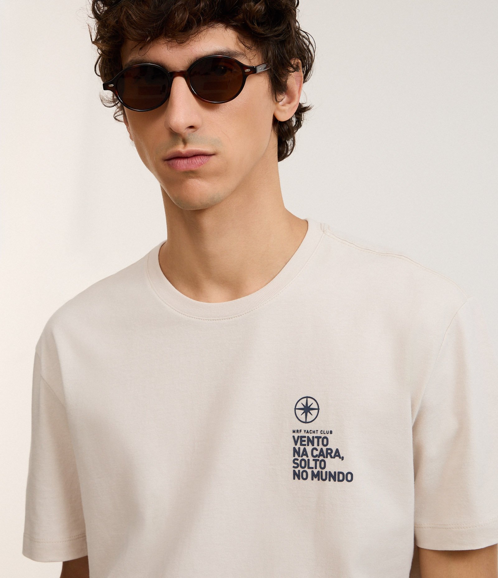 Camiseta Comfort em Algodão com Estampa Lettering na Frente Cinza Claro 4