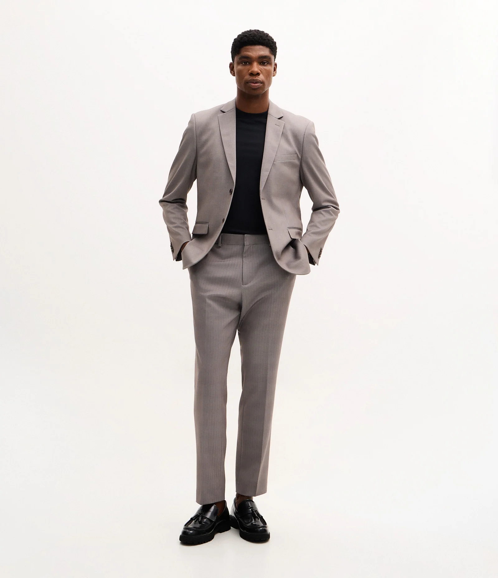Calça Slim Comfort Alfaiatada e com Padronagem Espinha de Peixe Cinza 2