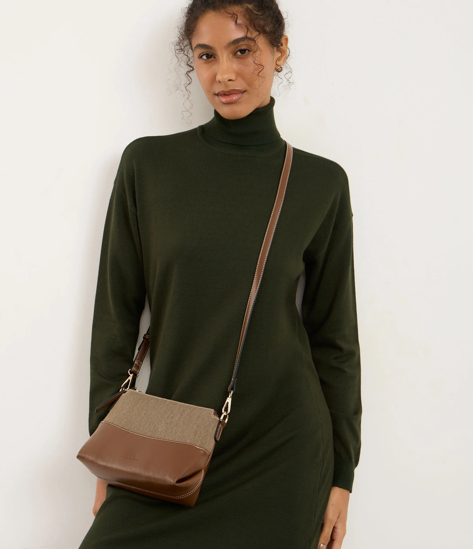 Bolsa Pequena em PU com Detalhes Metalizados Marrom 1