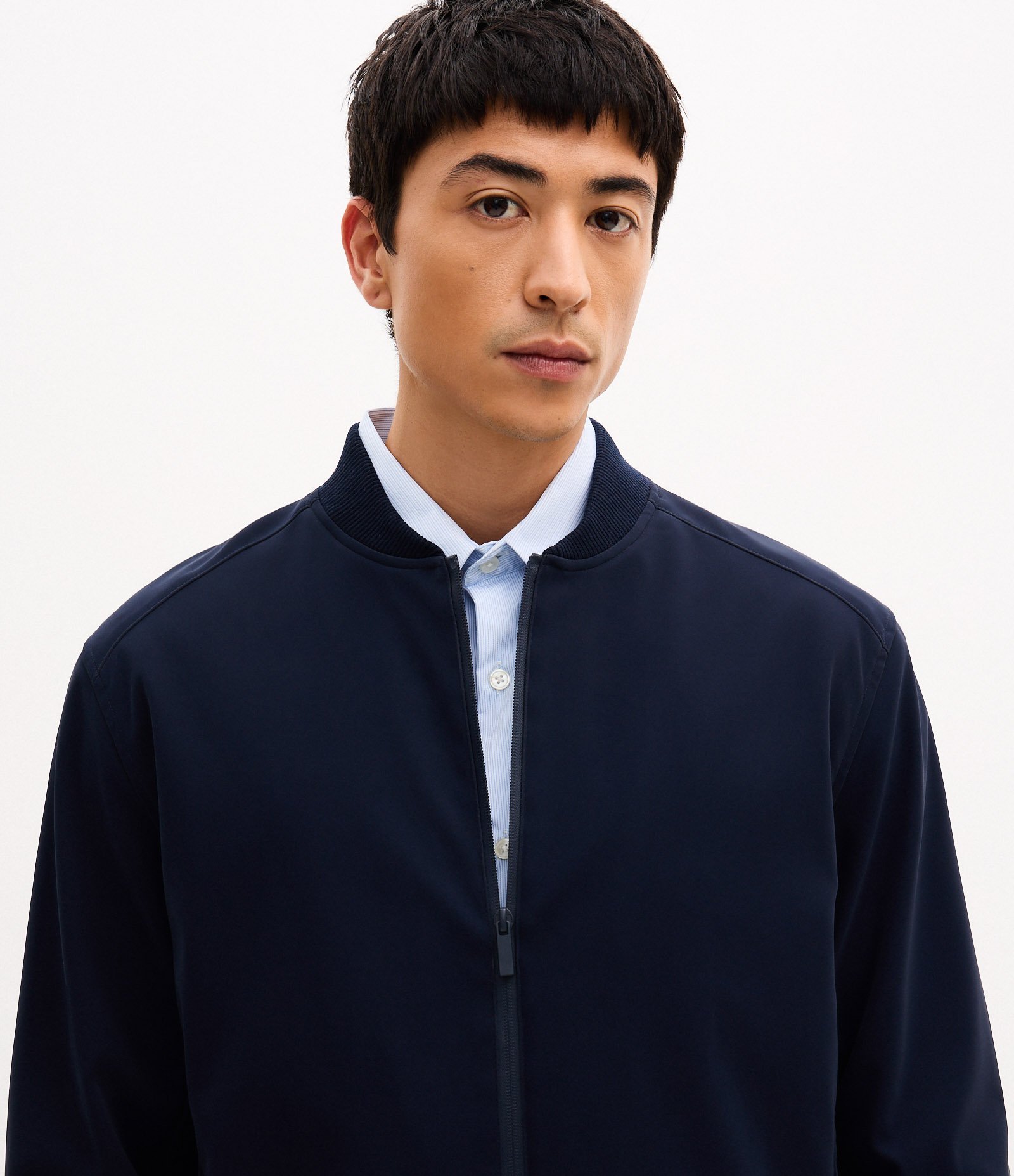 Jaqueta Bomber com Bolso Interno e Textura Emborrachada Azul Escuro 4