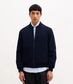 Jaqueta Bomber com Bolso Interno e Textura Emborrachada