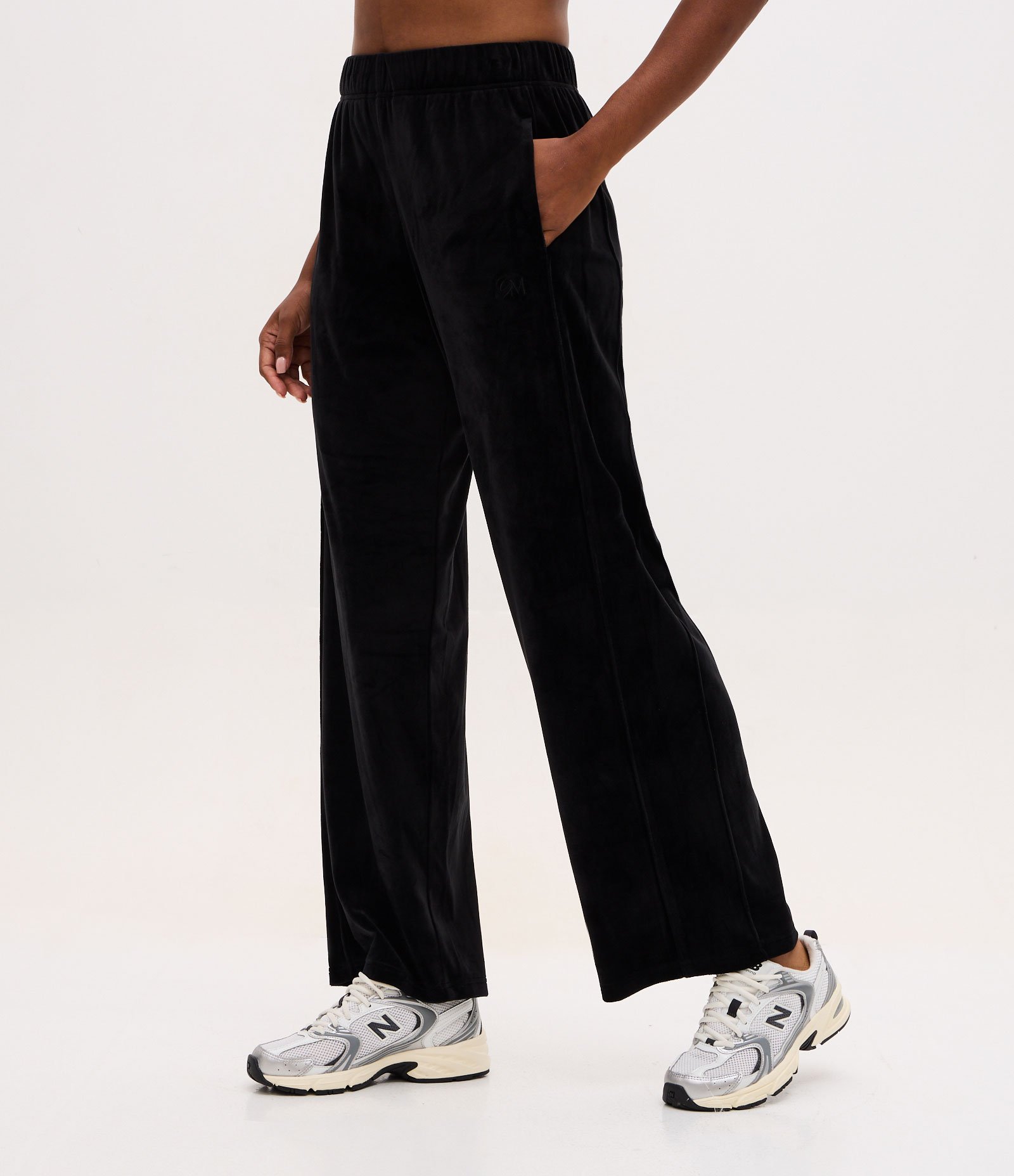 Calça Reta em Plush com Cós Elástico Preto 2