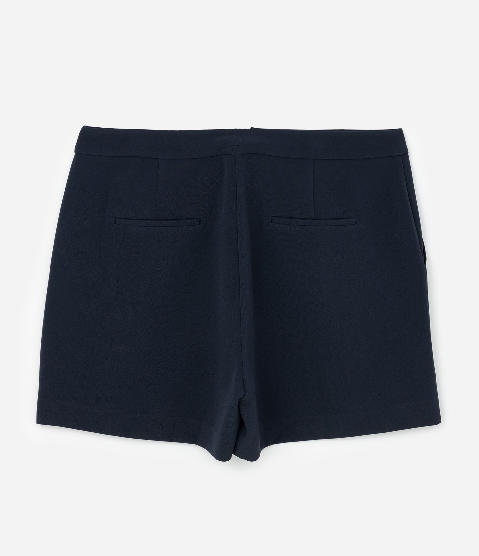 Bermuda em Crepe com Detalhe de Botões nos Bolsos Curve & Plus Size Azul Escuro 2