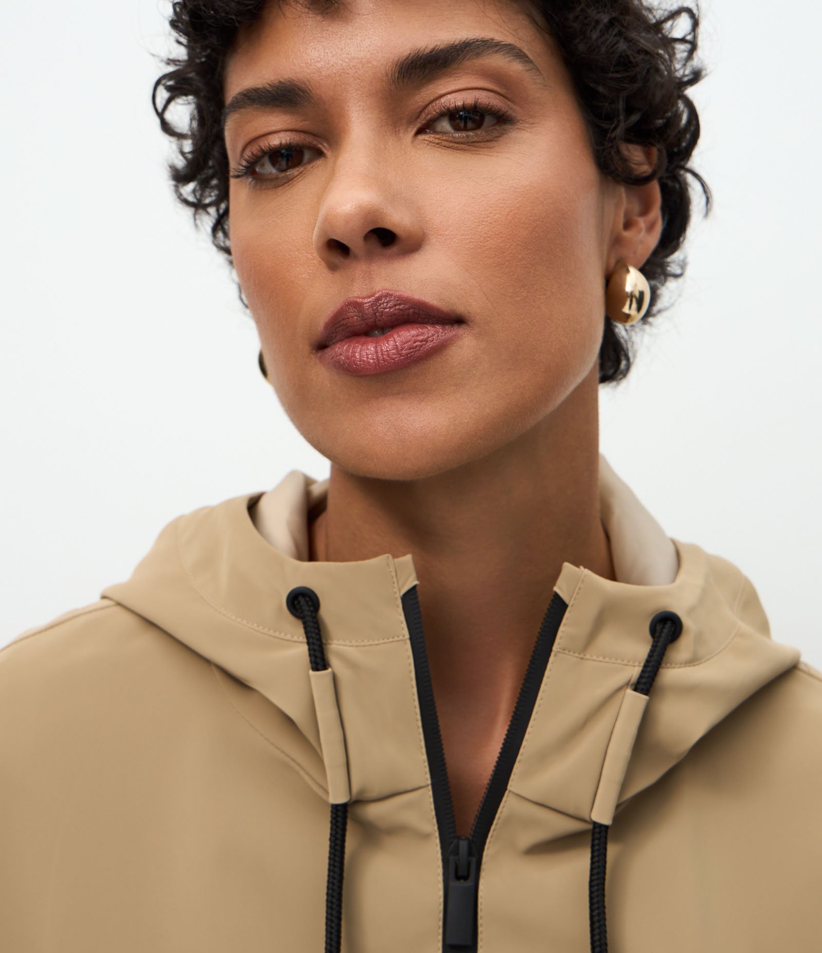 Jaqueta Corta Vento Balonê com Capuz e Zíper Bege 3